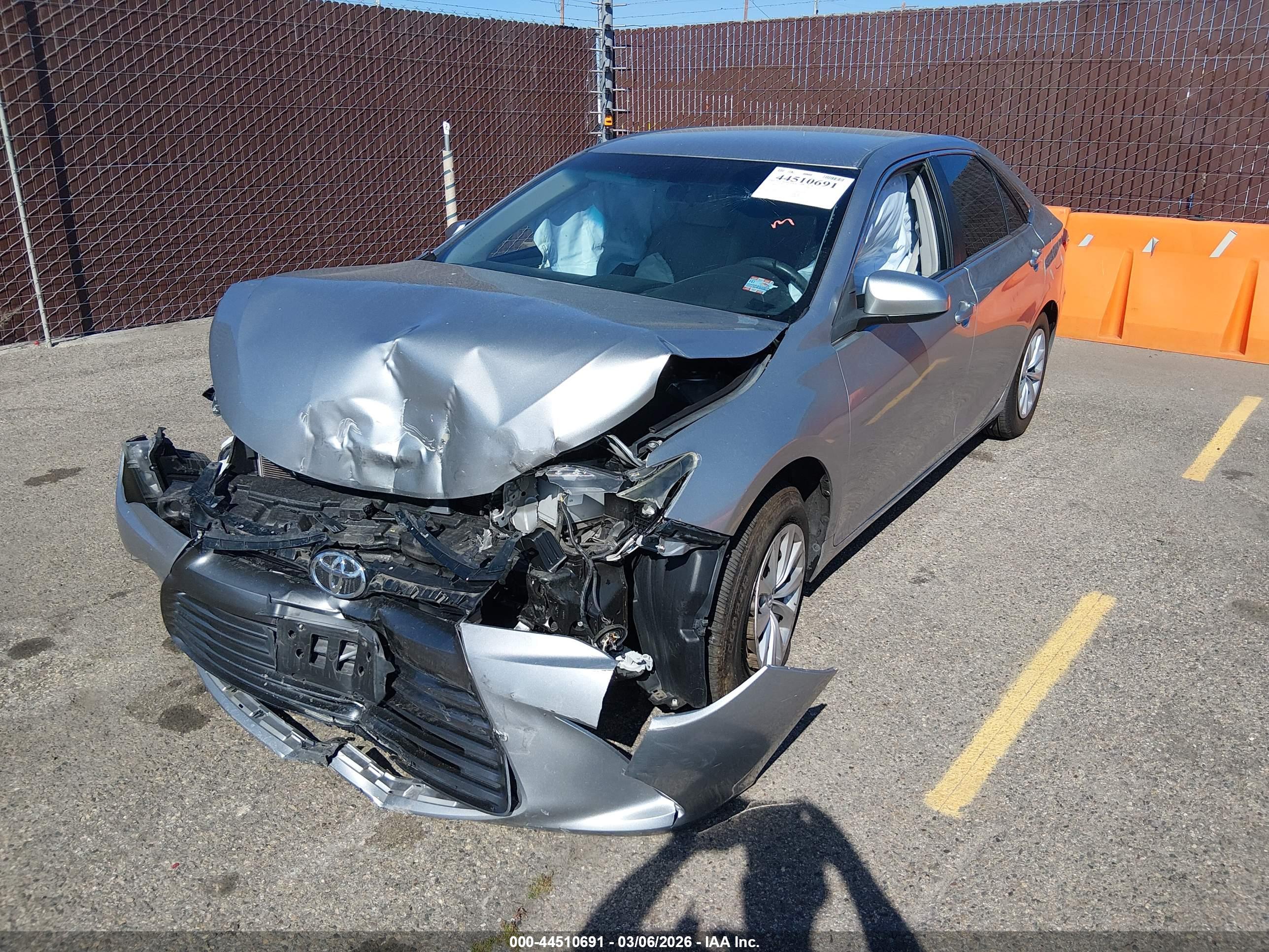 TOYOTA CAMRY image 2
