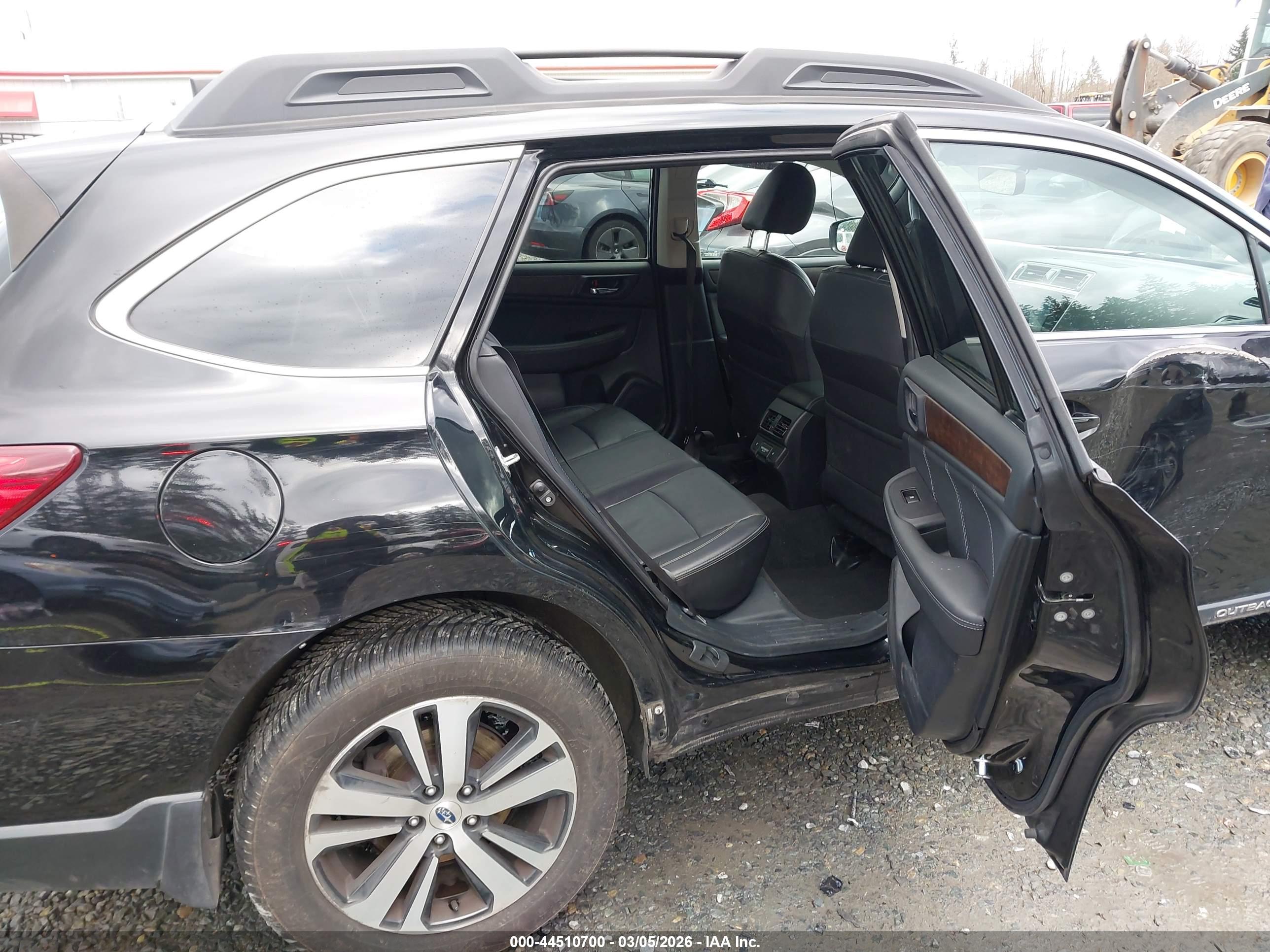 SUBARU OUTBACK image 8