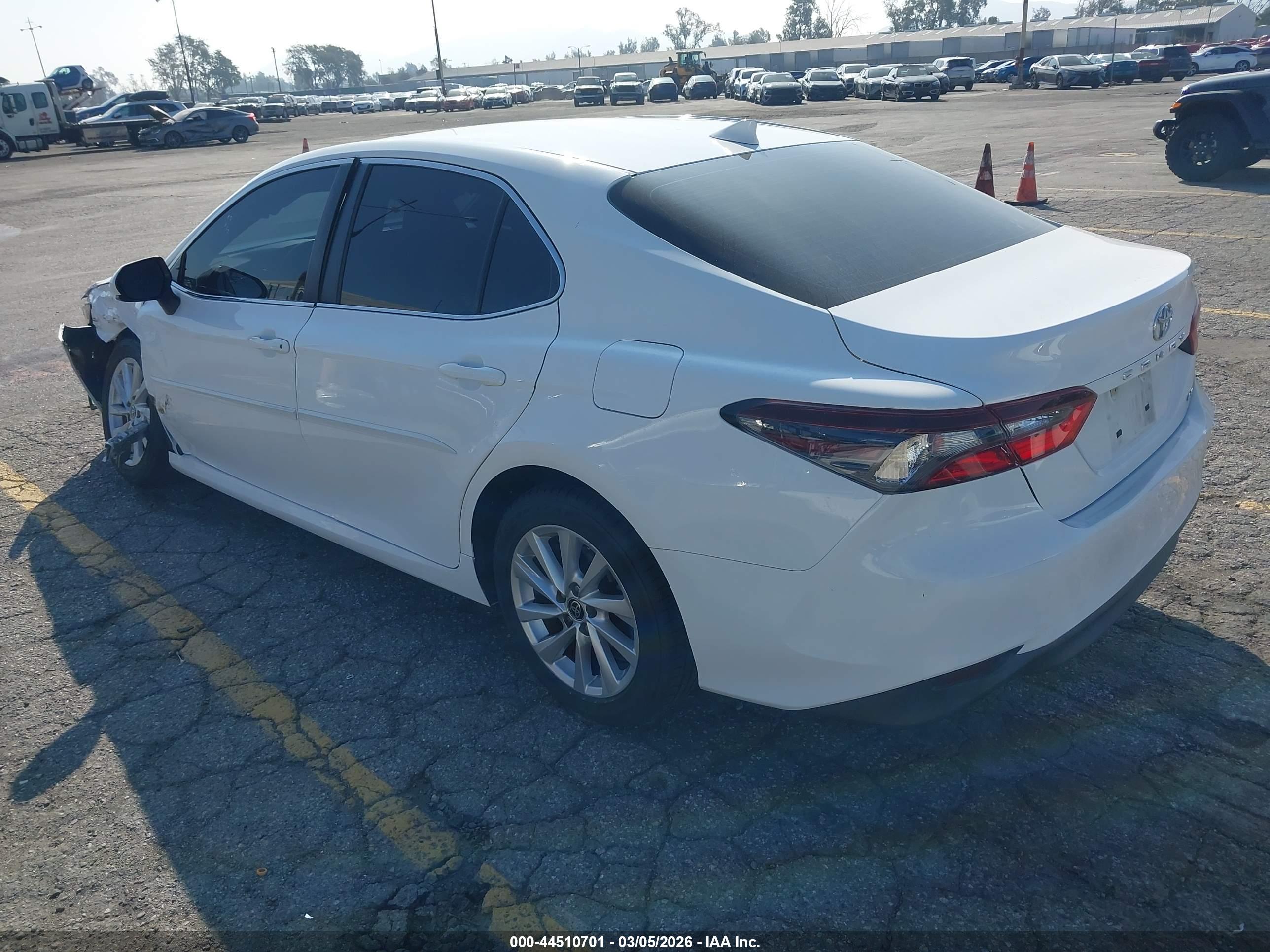 TOYOTA CAMRY image 3