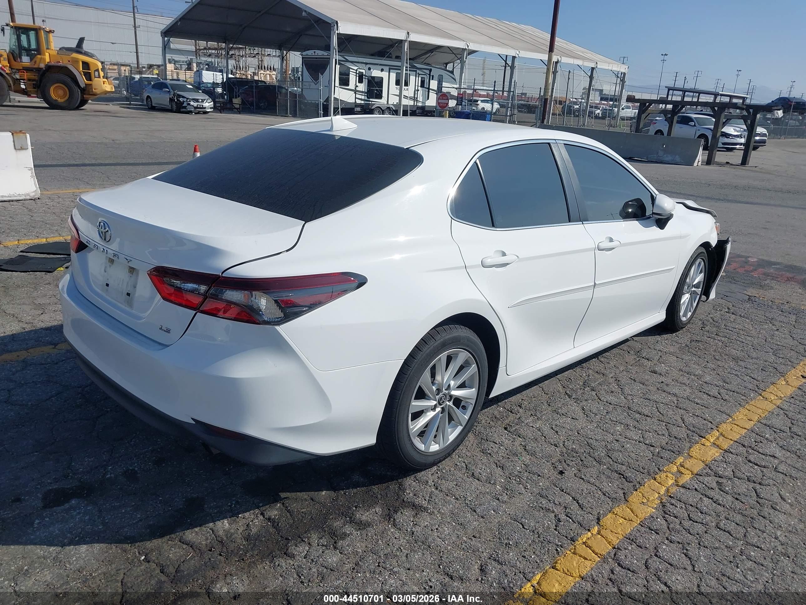 TOYOTA CAMRY image 4