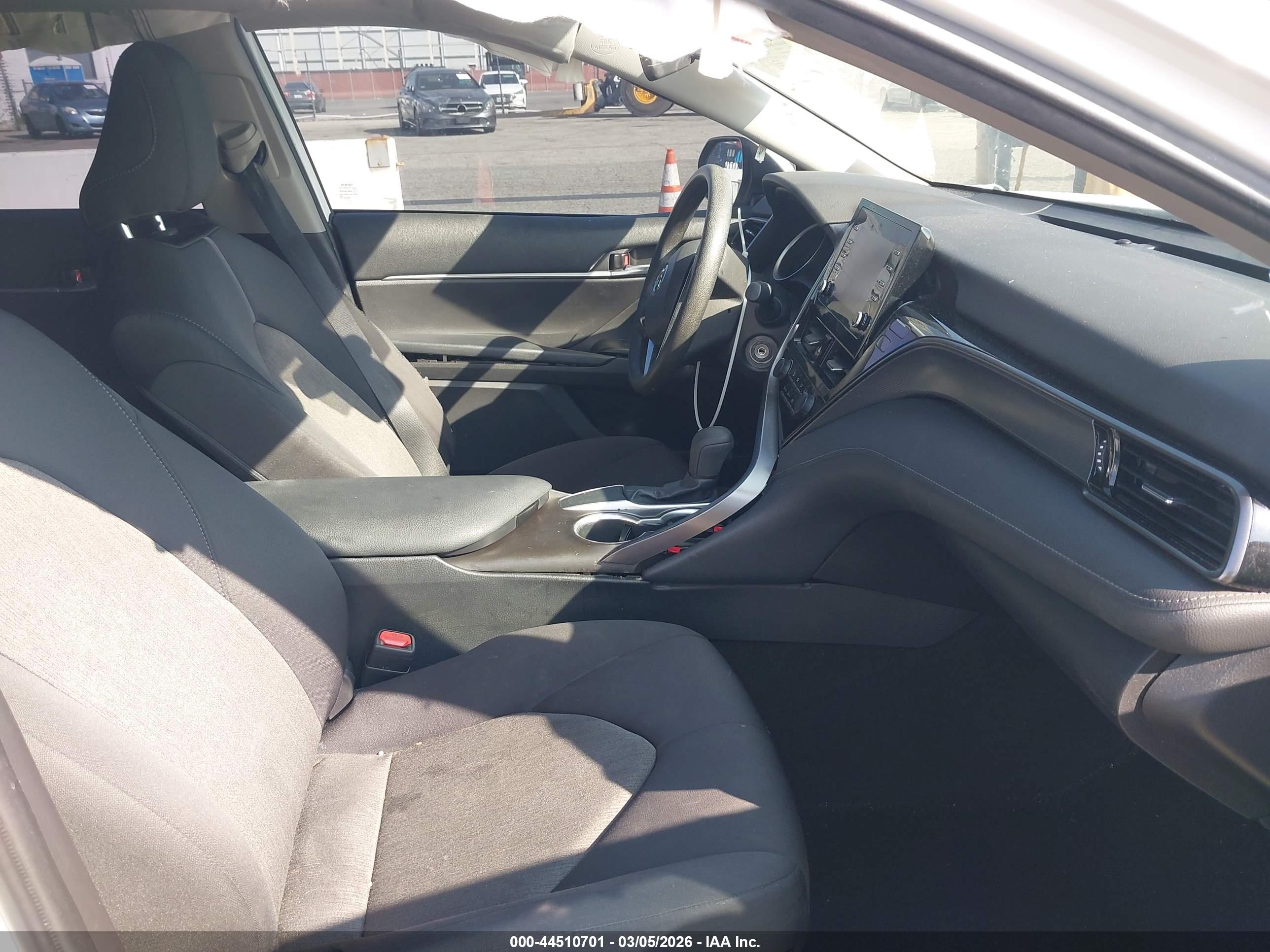 TOYOTA CAMRY image 5