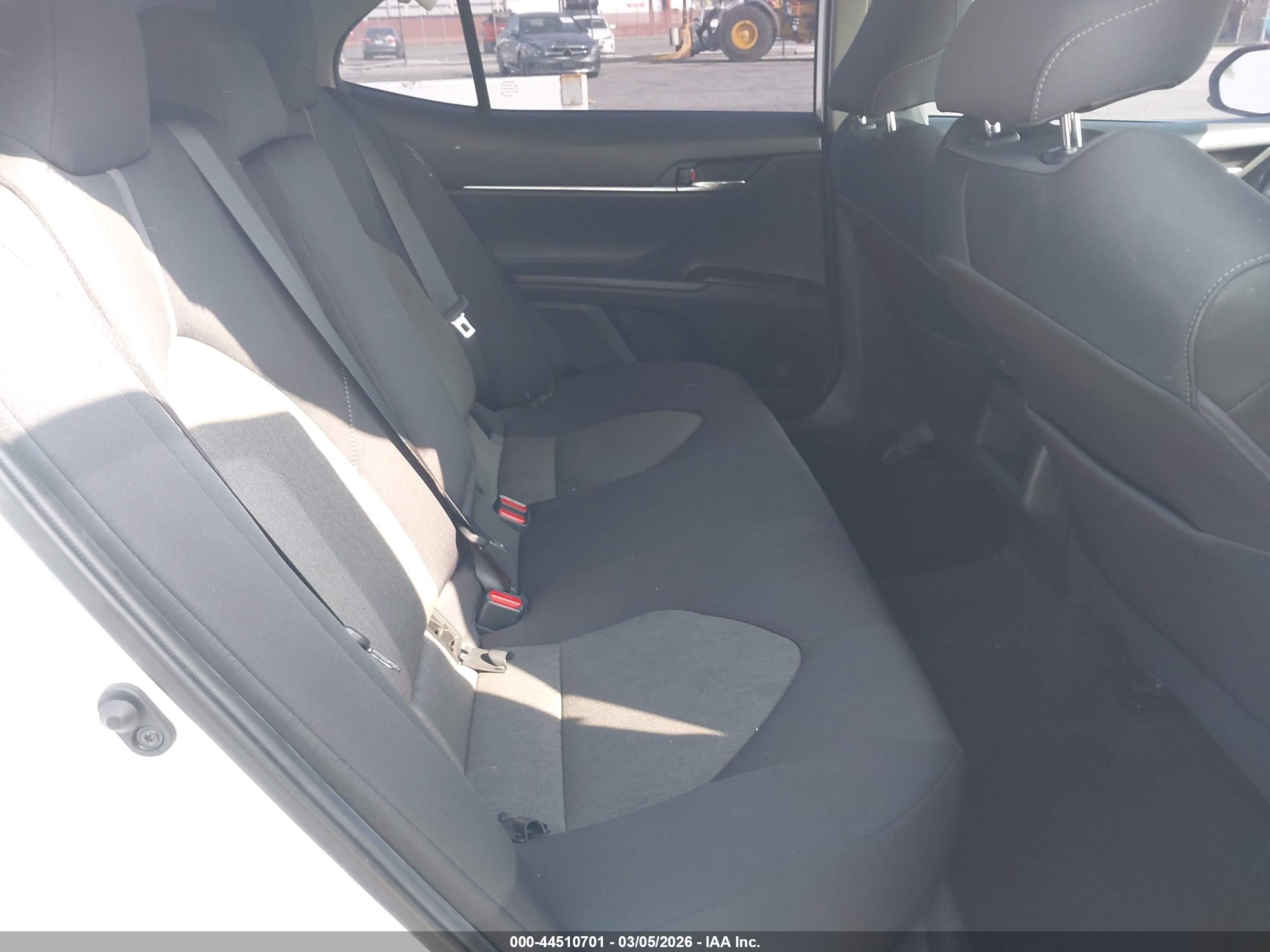 TOYOTA CAMRY image 8