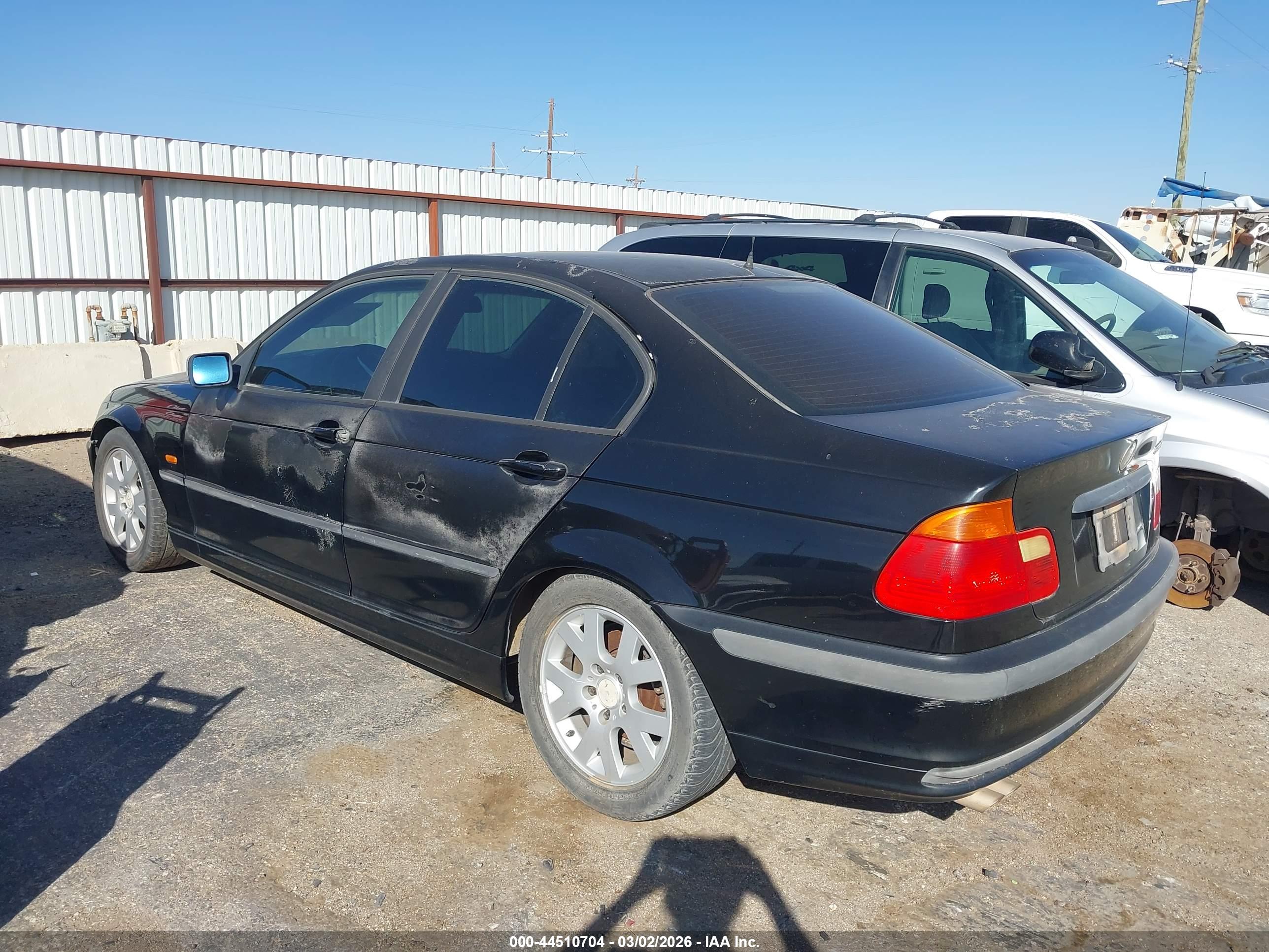 BMW 323I image 3
