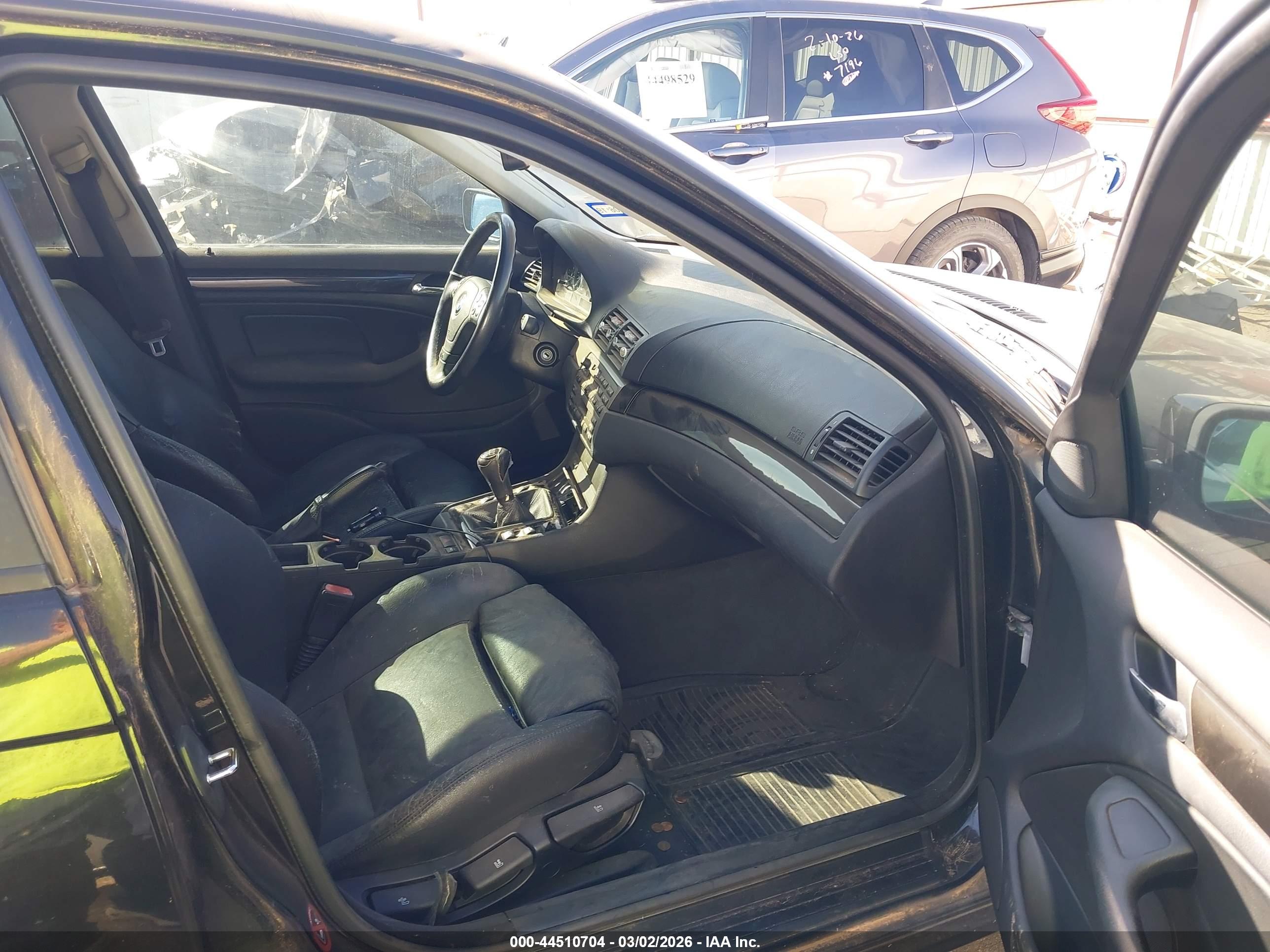 BMW 323I image 5