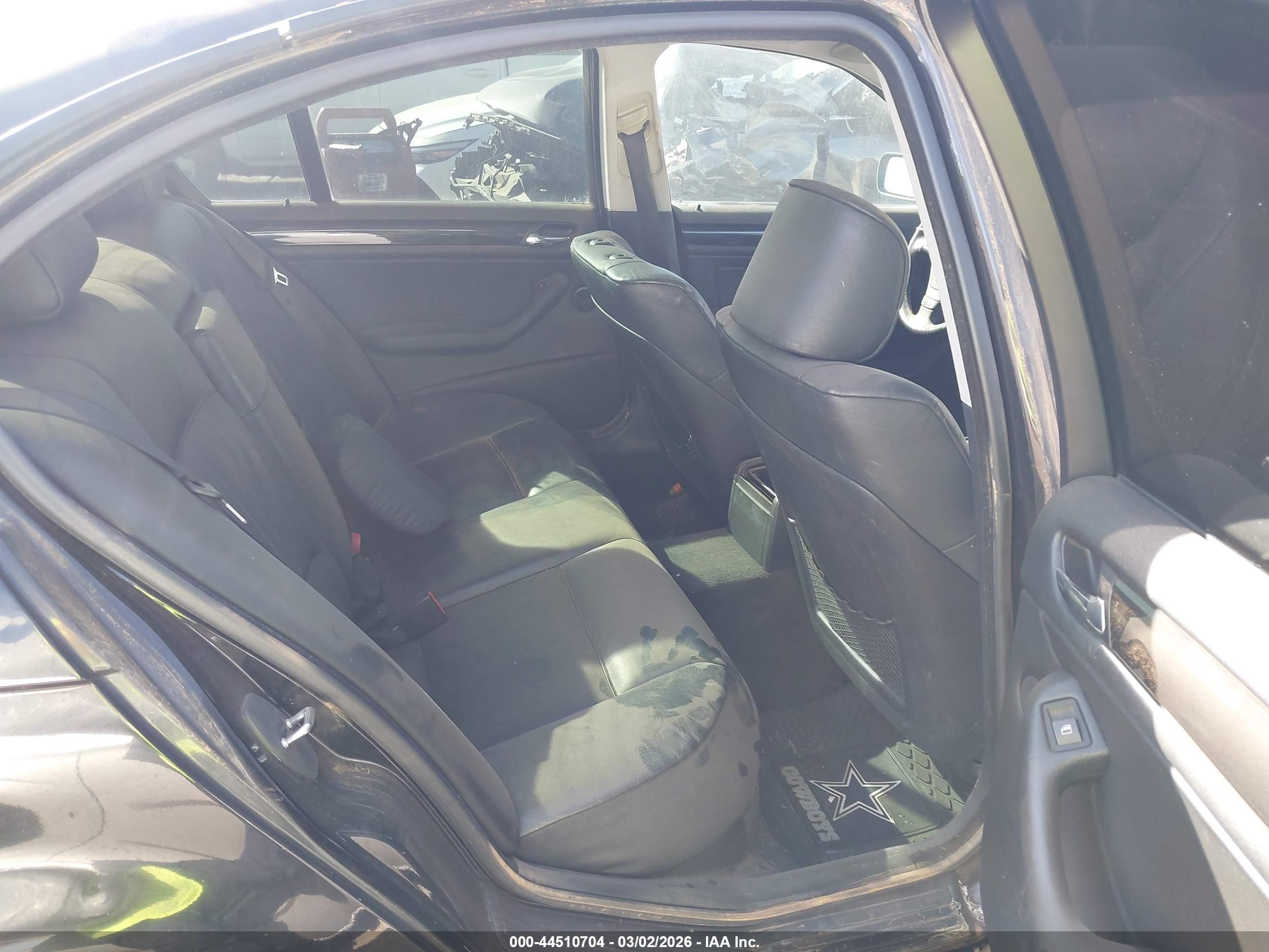 BMW 323I image 8
