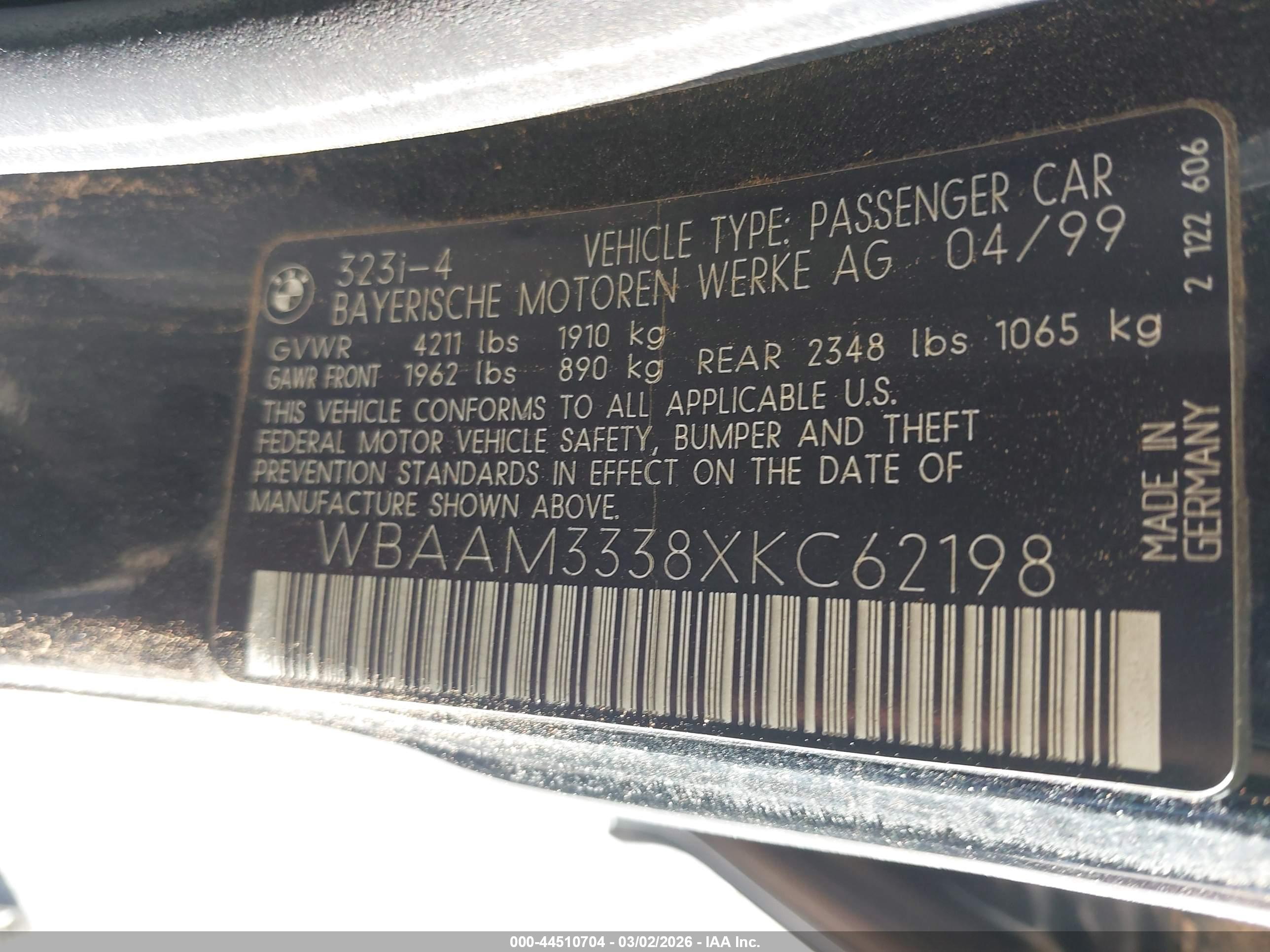 BMW 323I image 9