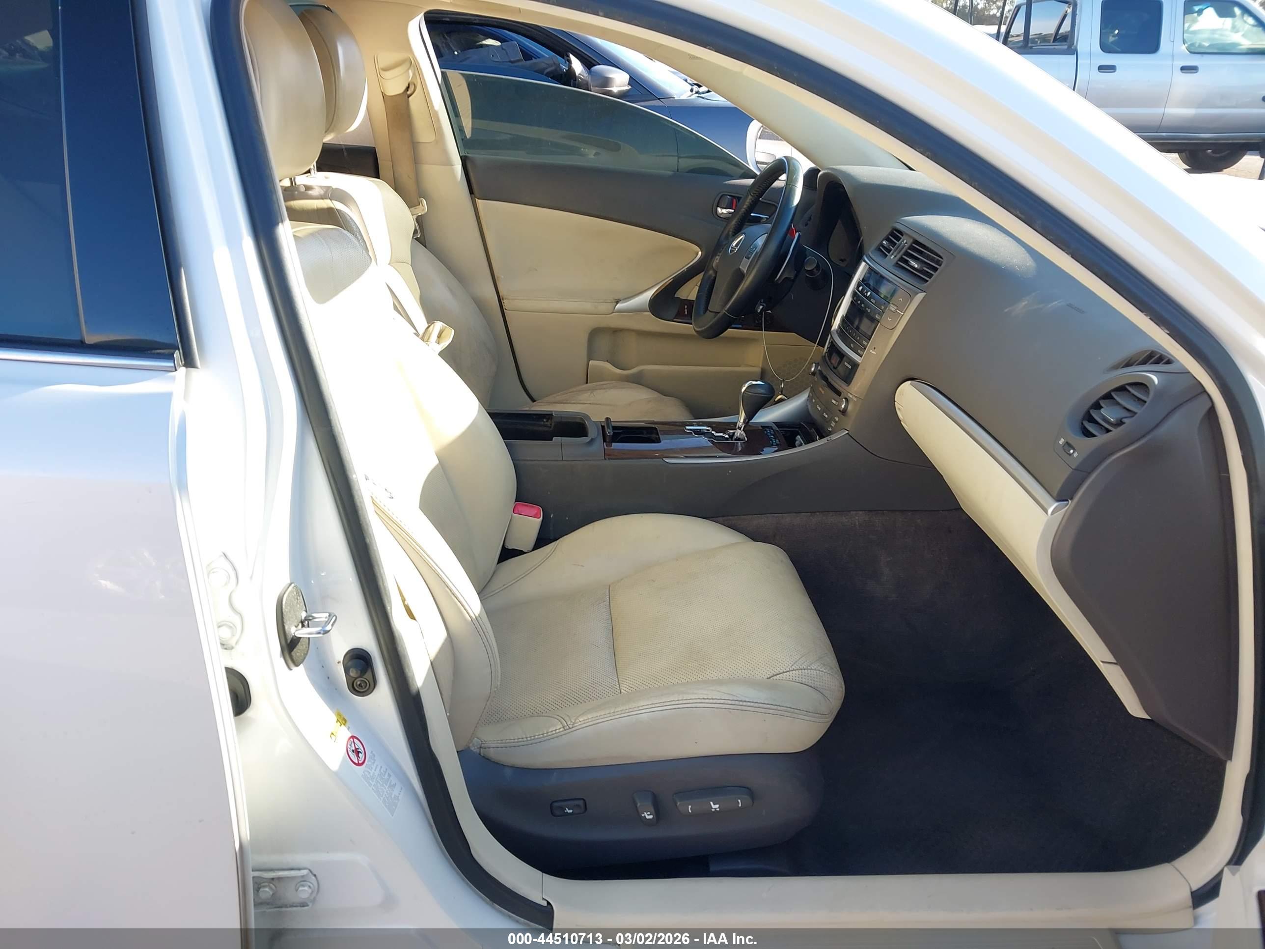 LEXUS IS image 5