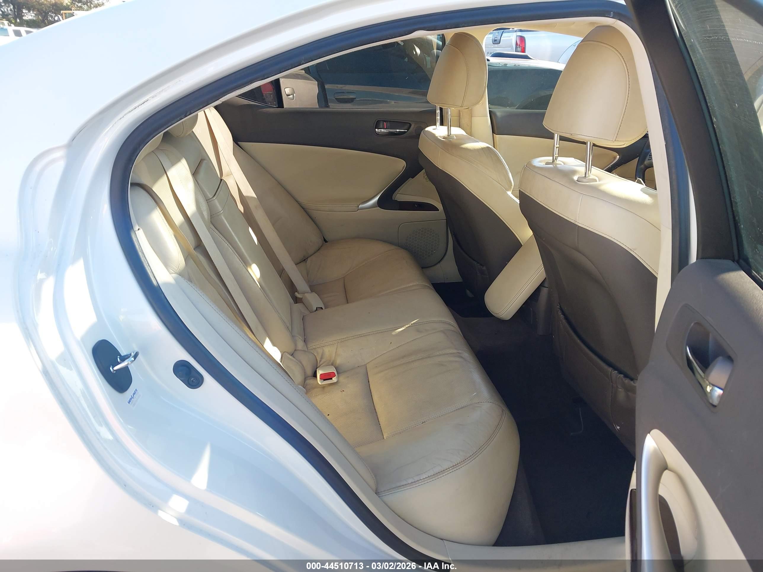 LEXUS IS image 8