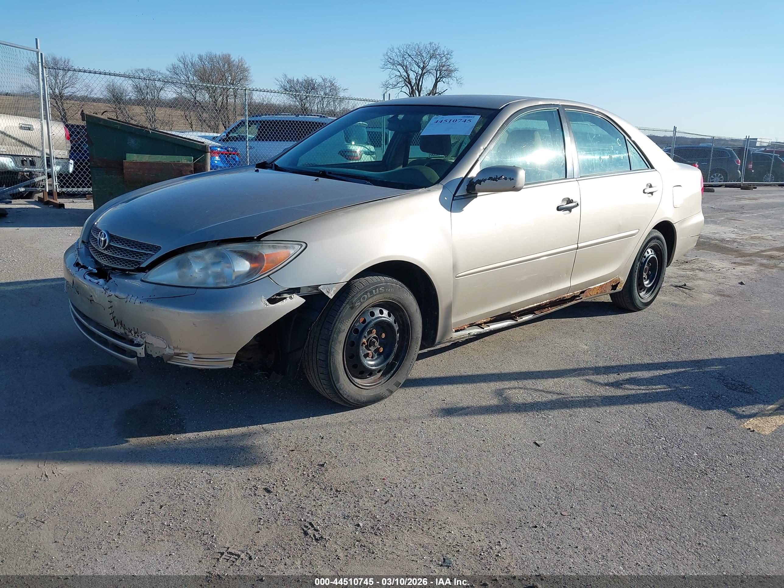 TOYOTA CAMRY image 2