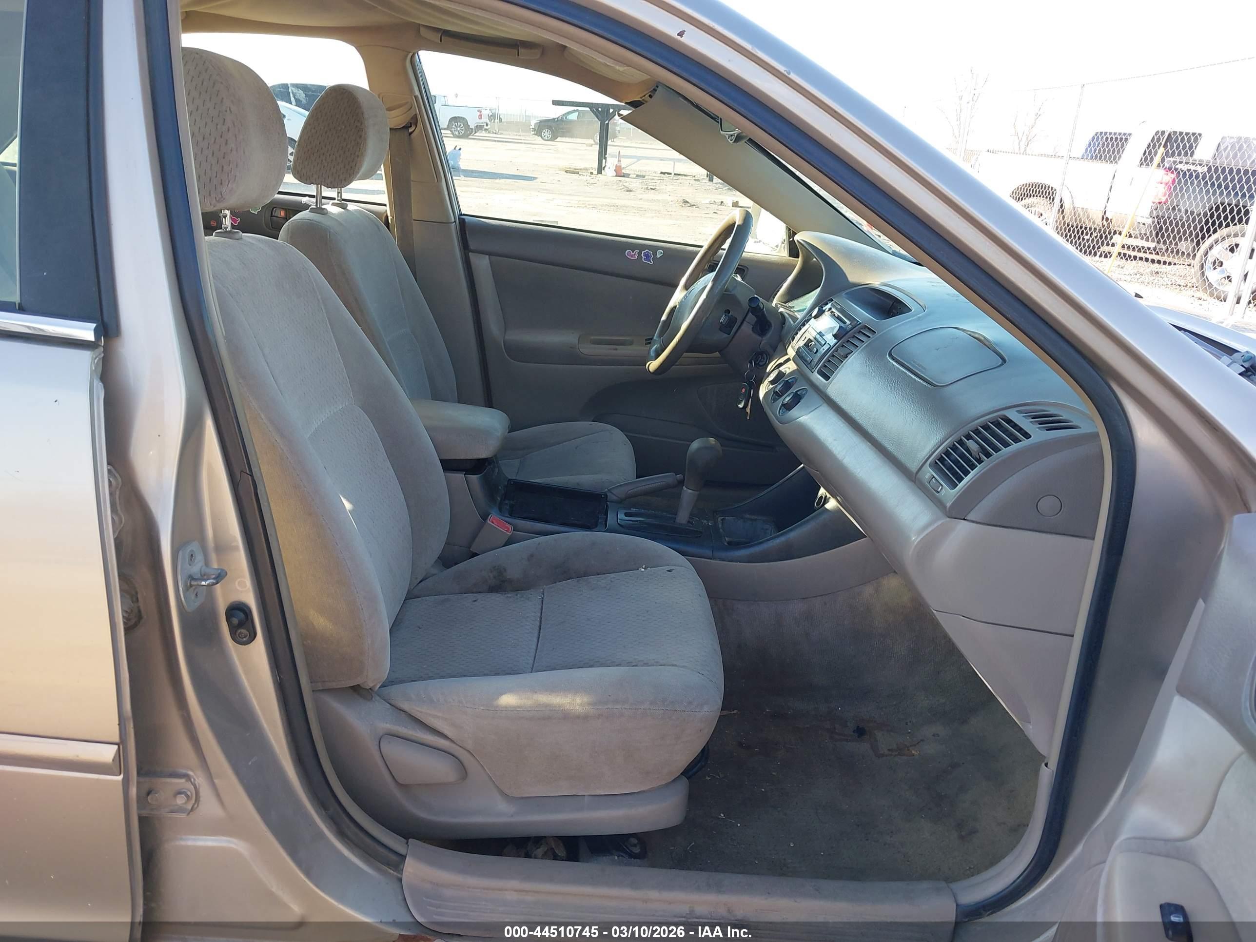 TOYOTA CAMRY image 5