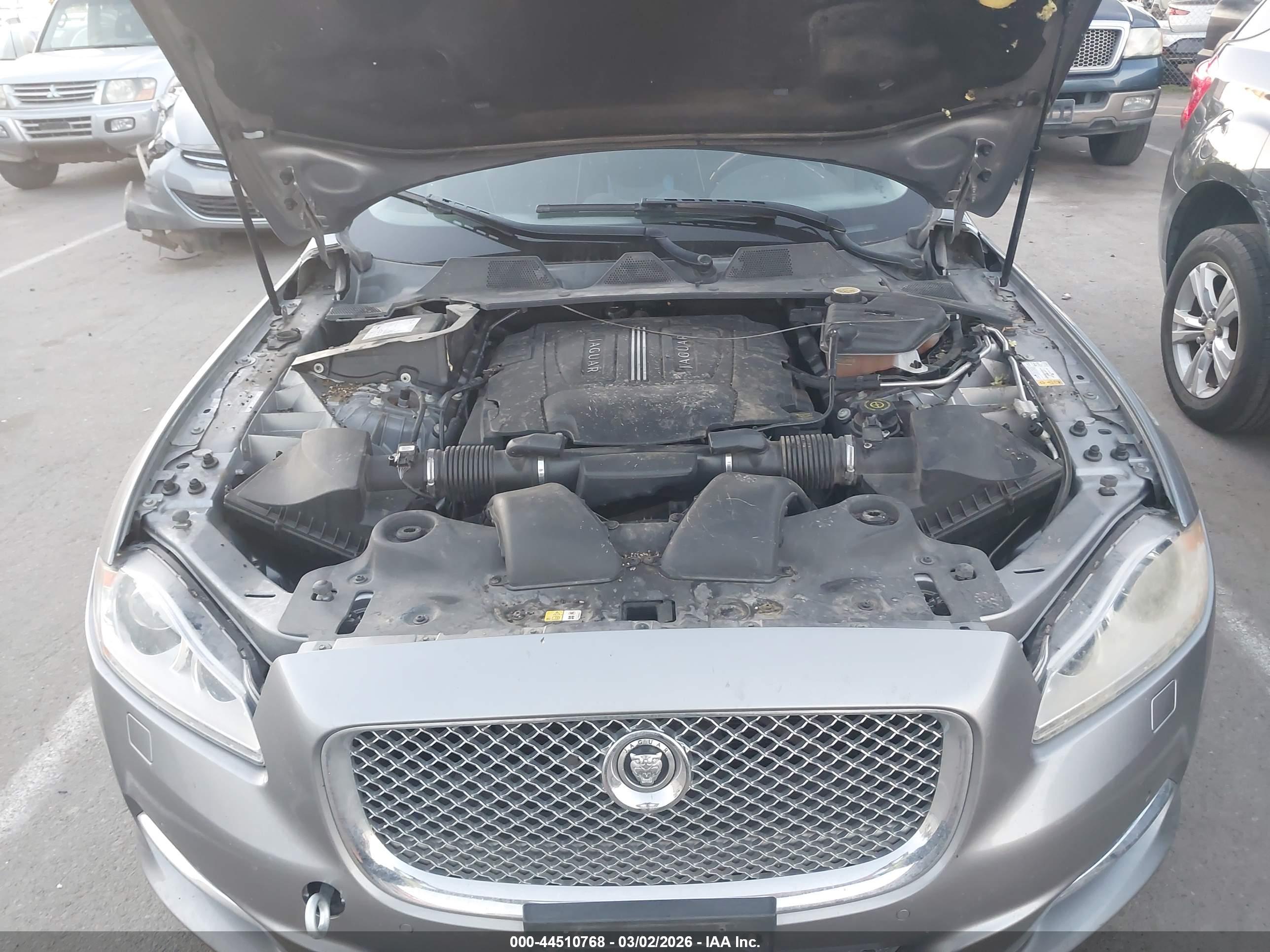 JAGUAR XJ image 10
