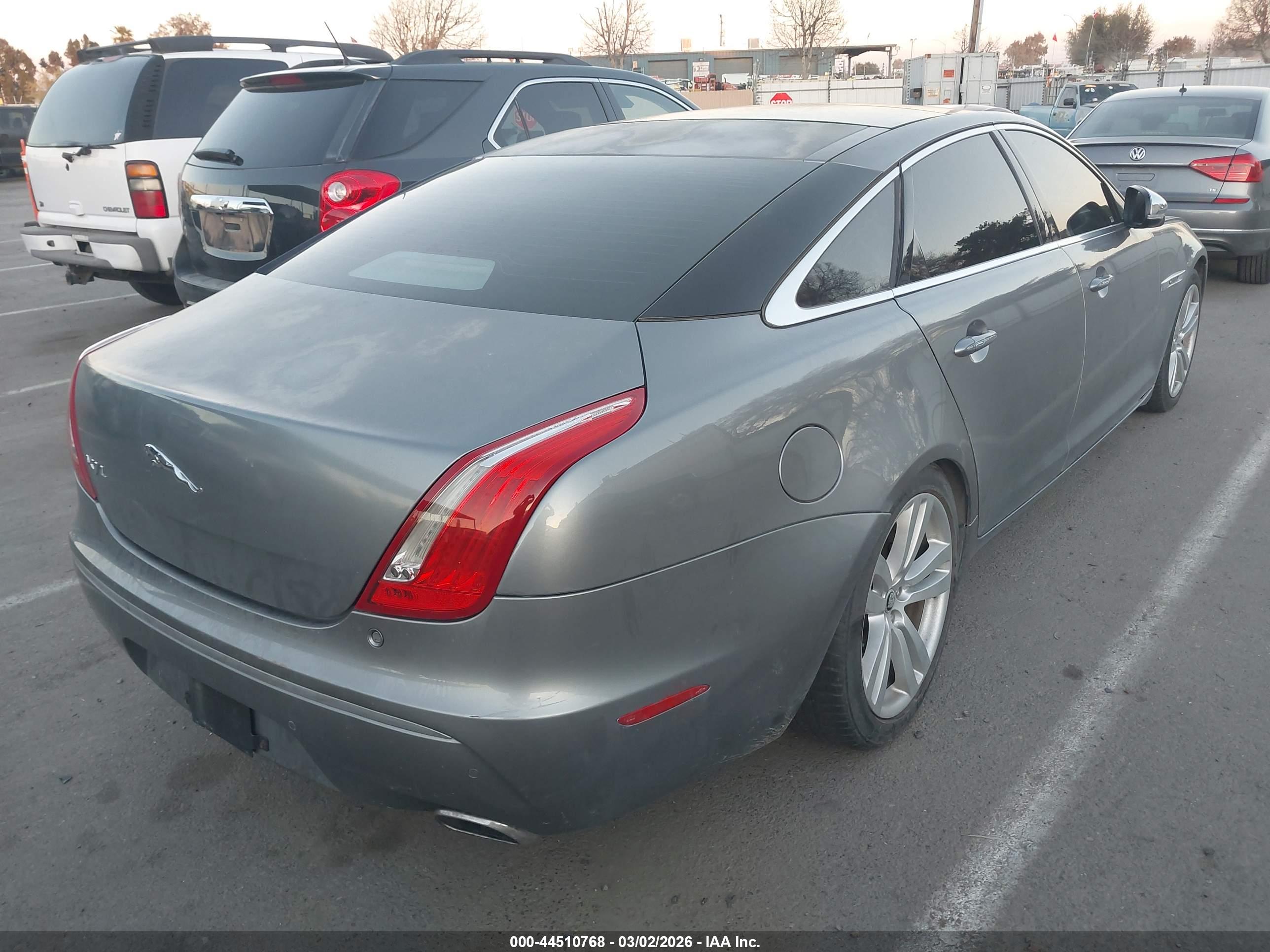 JAGUAR XJ image 4