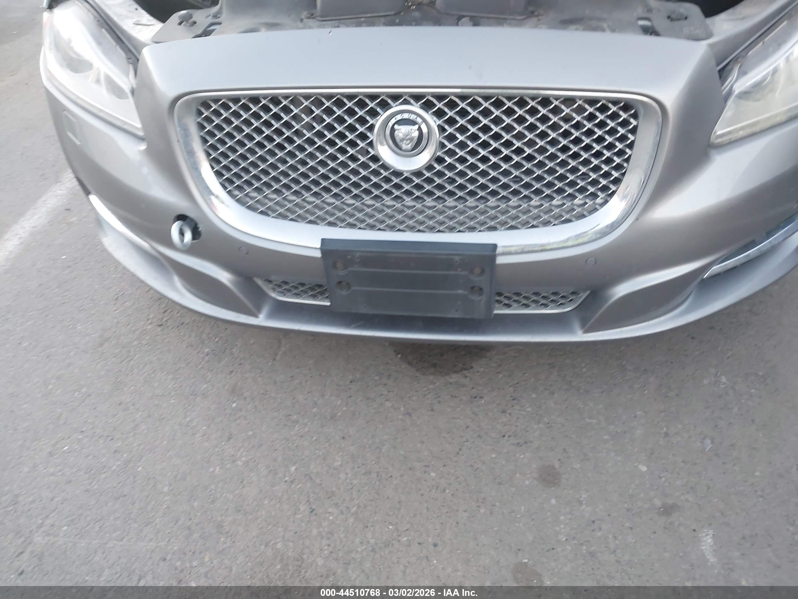 JAGUAR XJ image 6