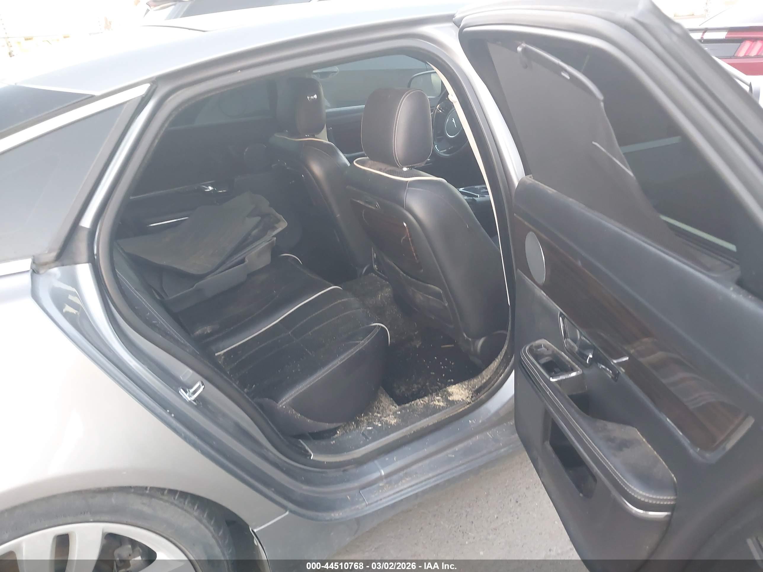 JAGUAR XJ image 8
