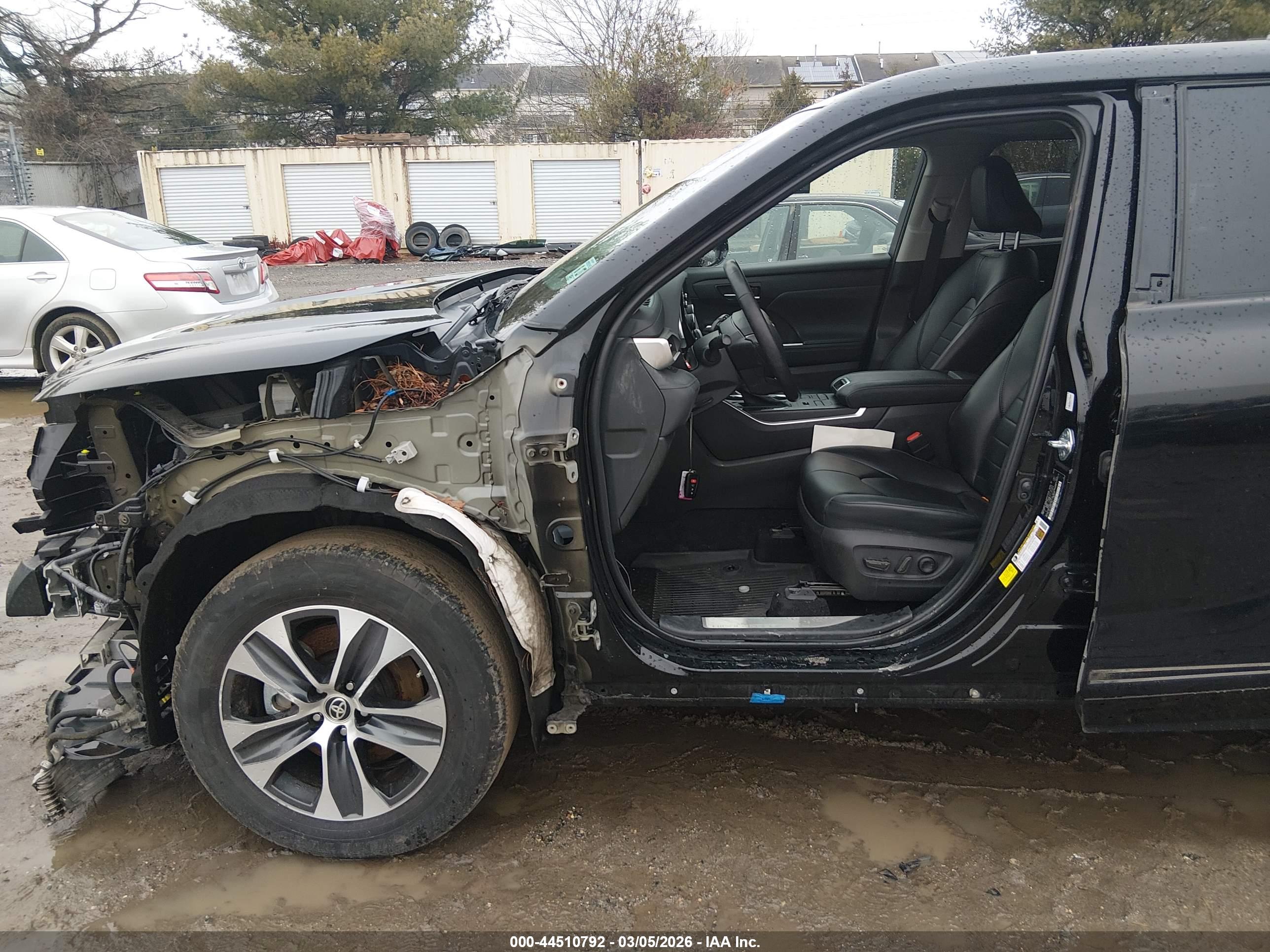 TOYOTA HIGHLANDER image 6