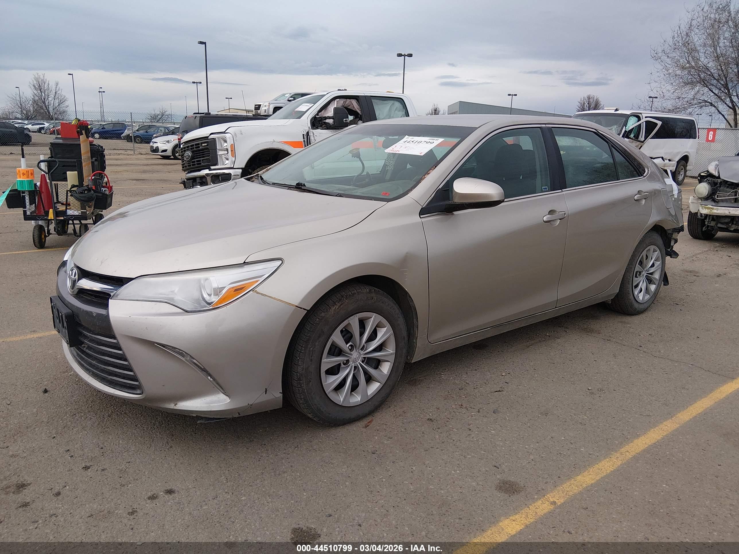 TOYOTA CAMRY image 2