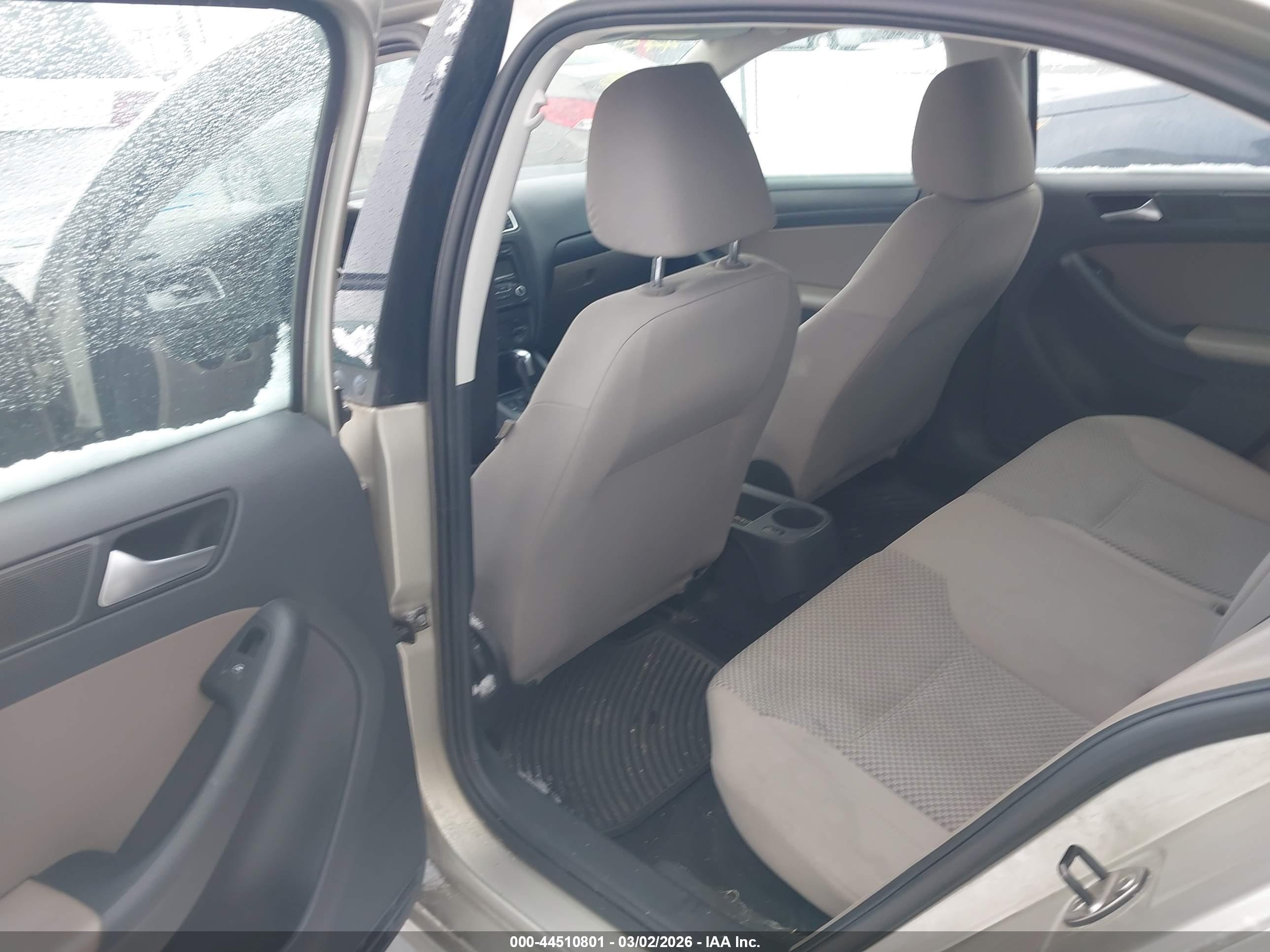 VOLKSWAGEN JETTA image 8