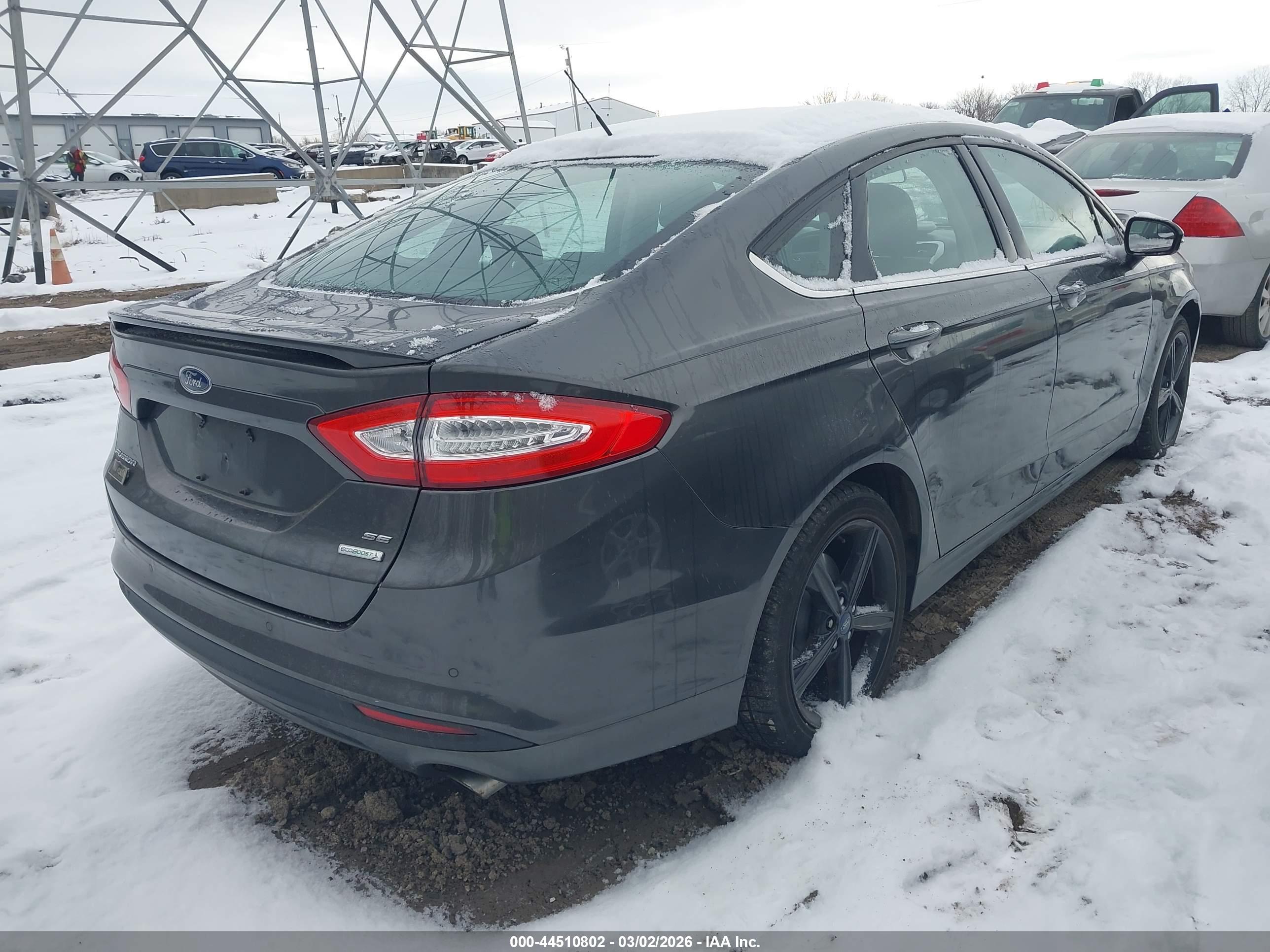FORD FUSION image 4