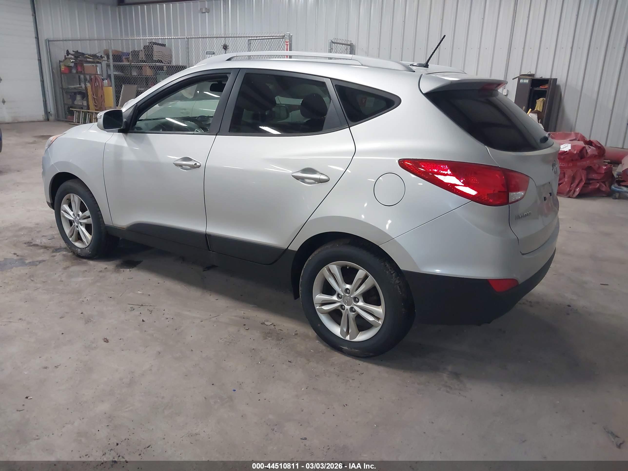 HYUNDAI TUCSON image 3