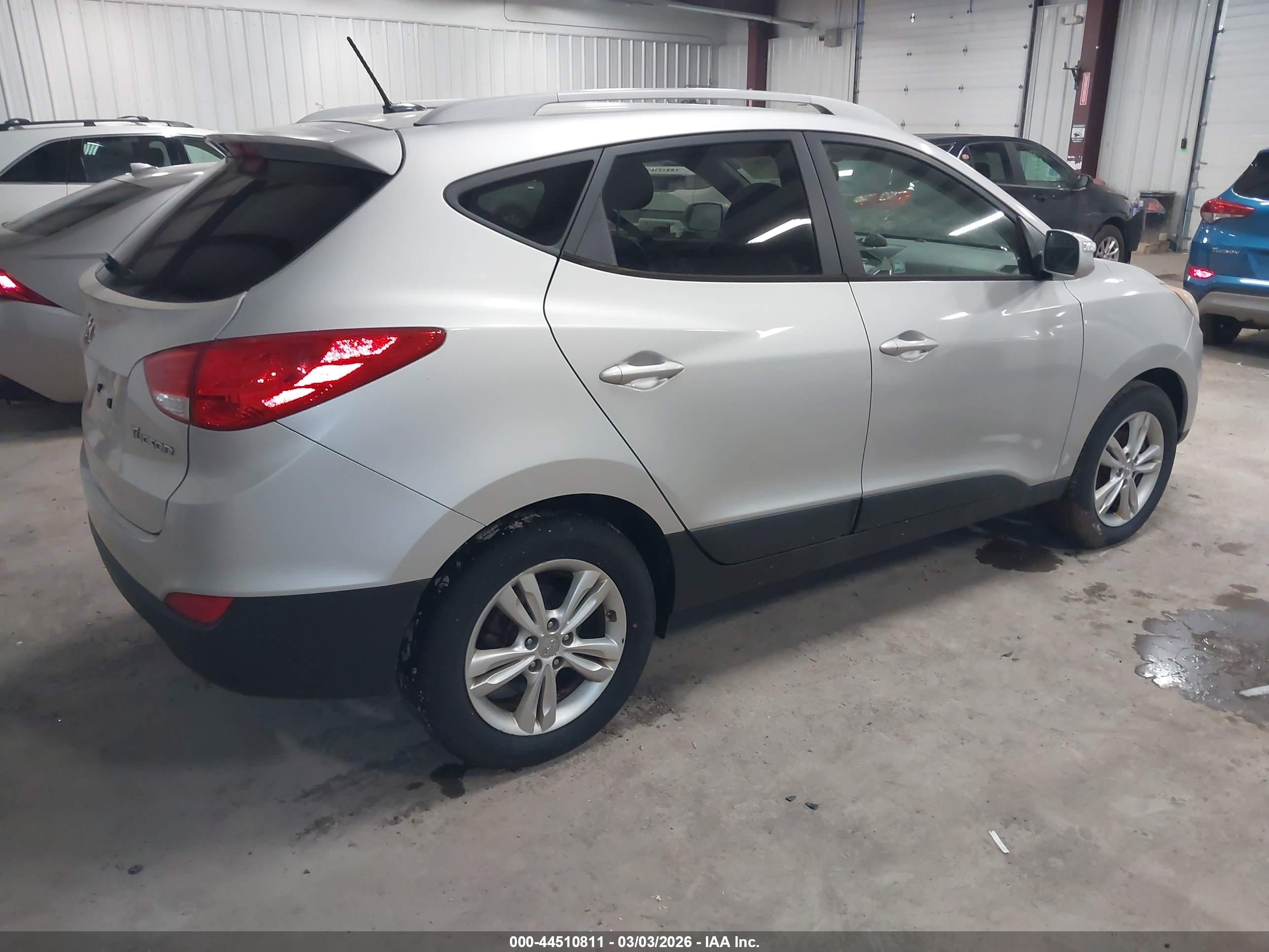 HYUNDAI TUCSON image 4