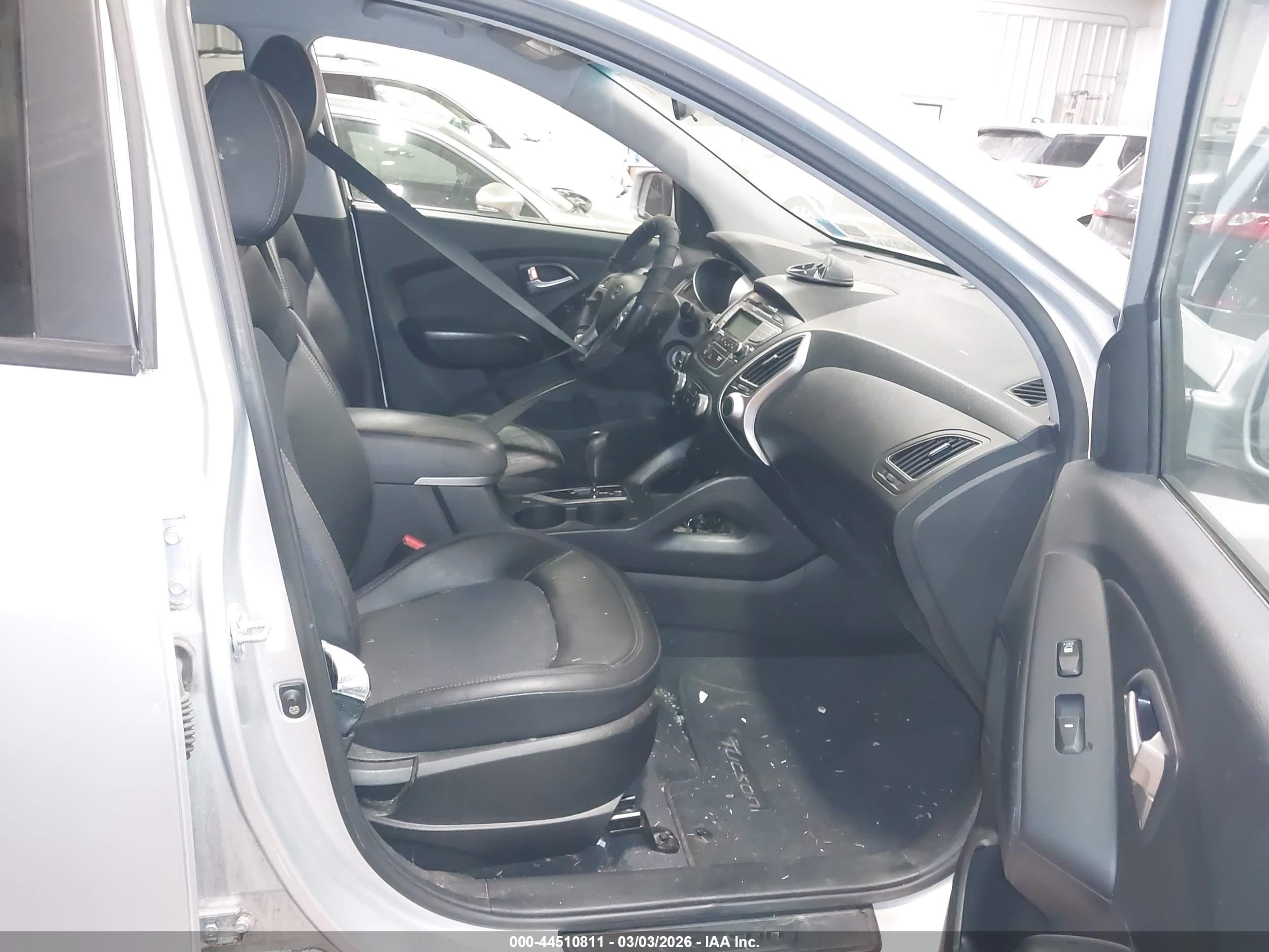 HYUNDAI TUCSON image 5
