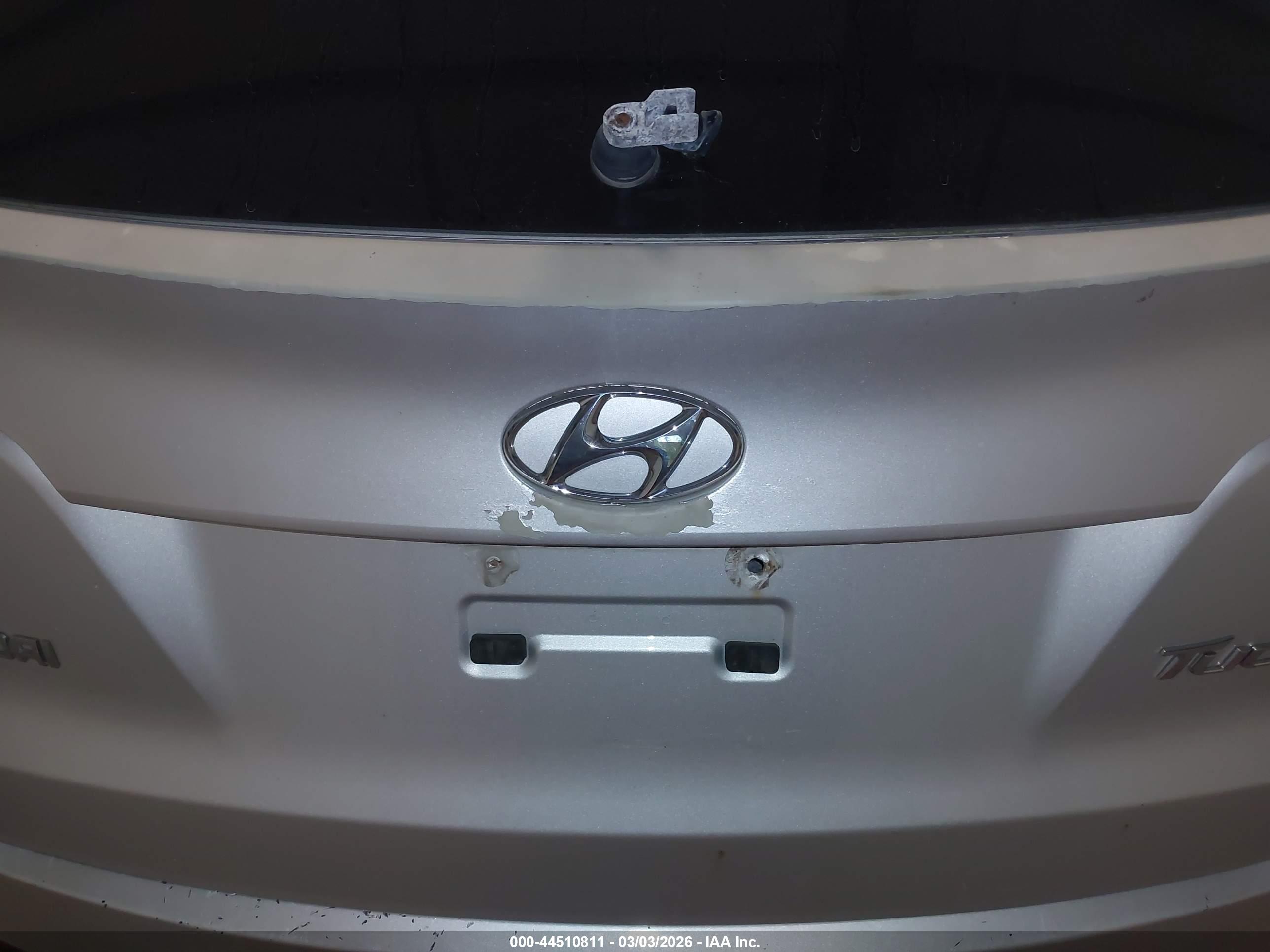 HYUNDAI TUCSON image 6