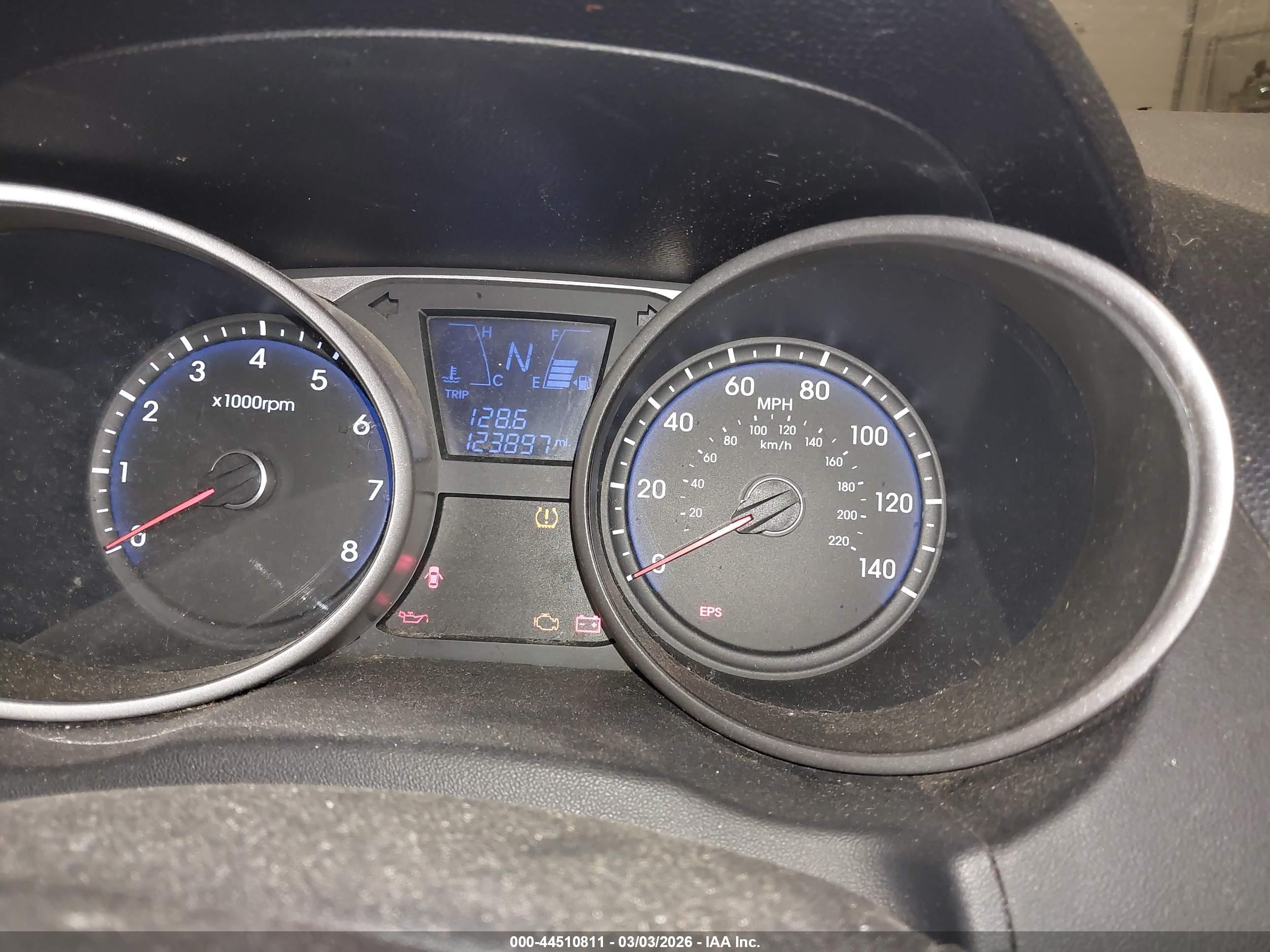 HYUNDAI TUCSON image 7