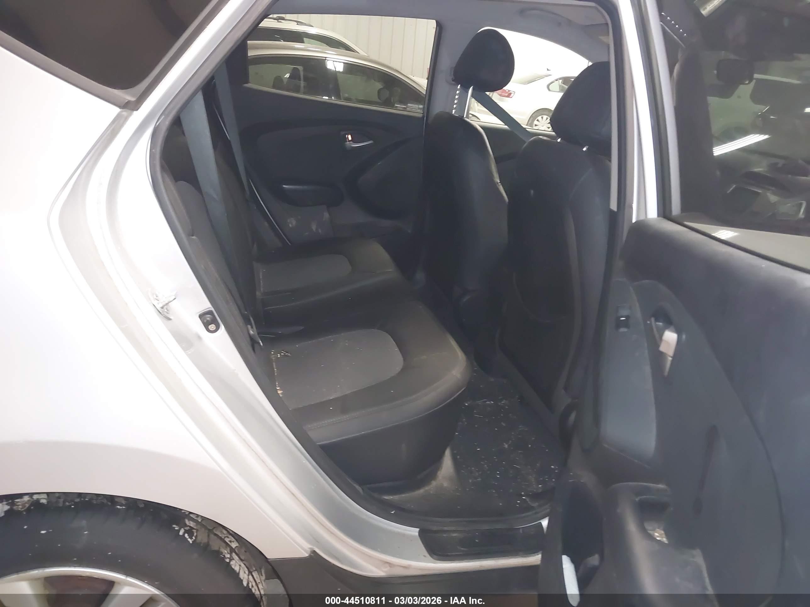 HYUNDAI TUCSON image 8