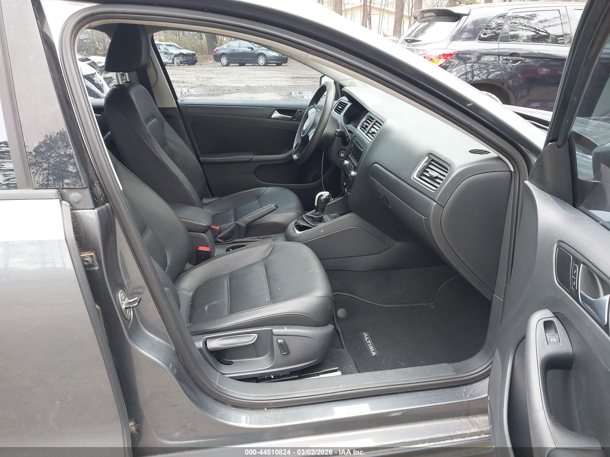 VOLKSWAGEN JETTA image 5
