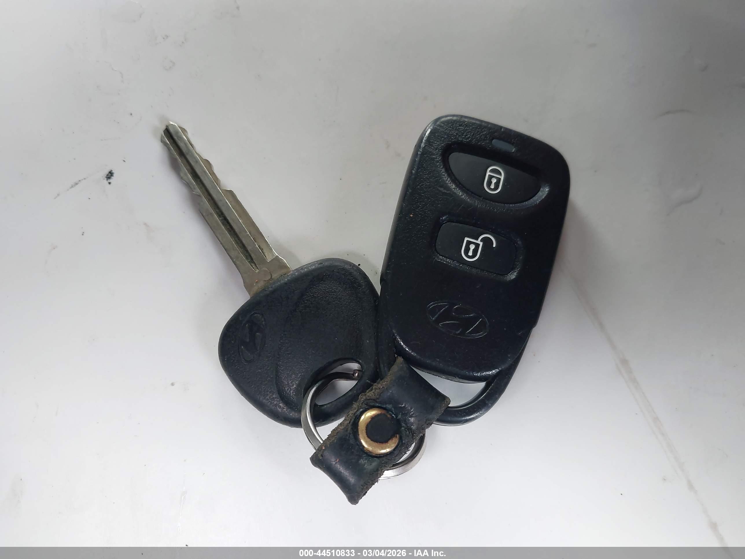 HYUNDAI SANTA image 11