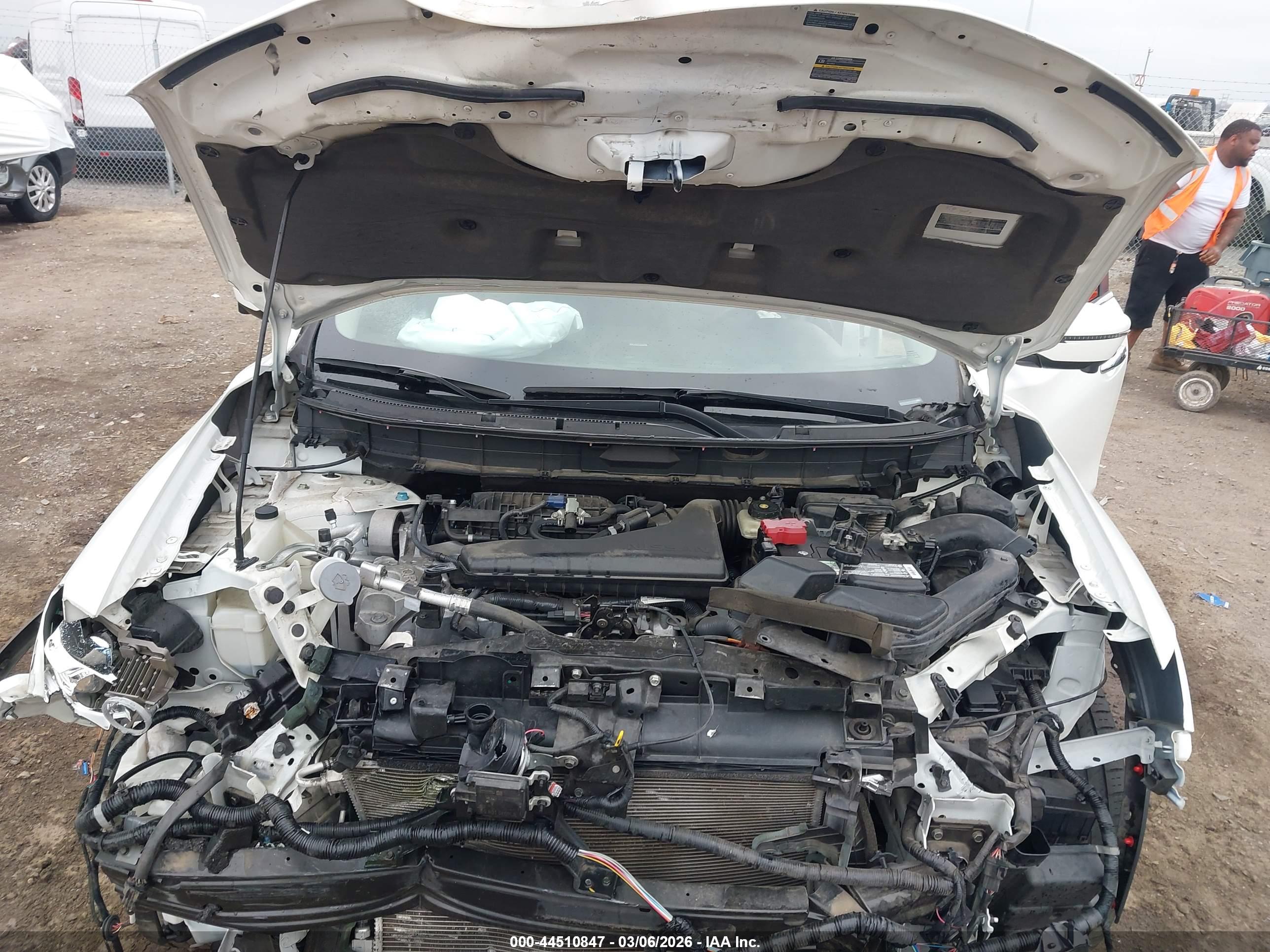 NISSAN ROGUE image 10