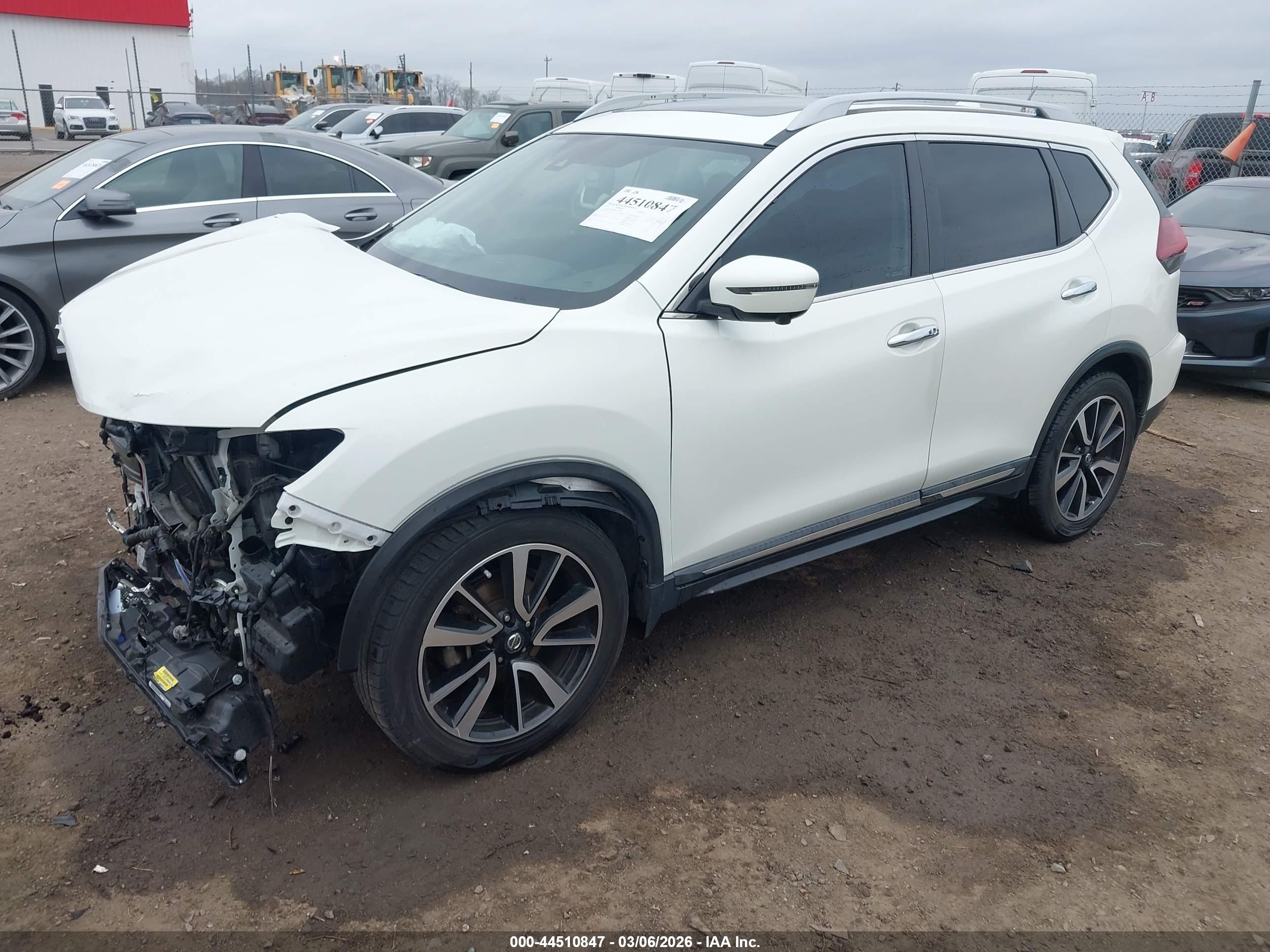 NISSAN ROGUE image 2