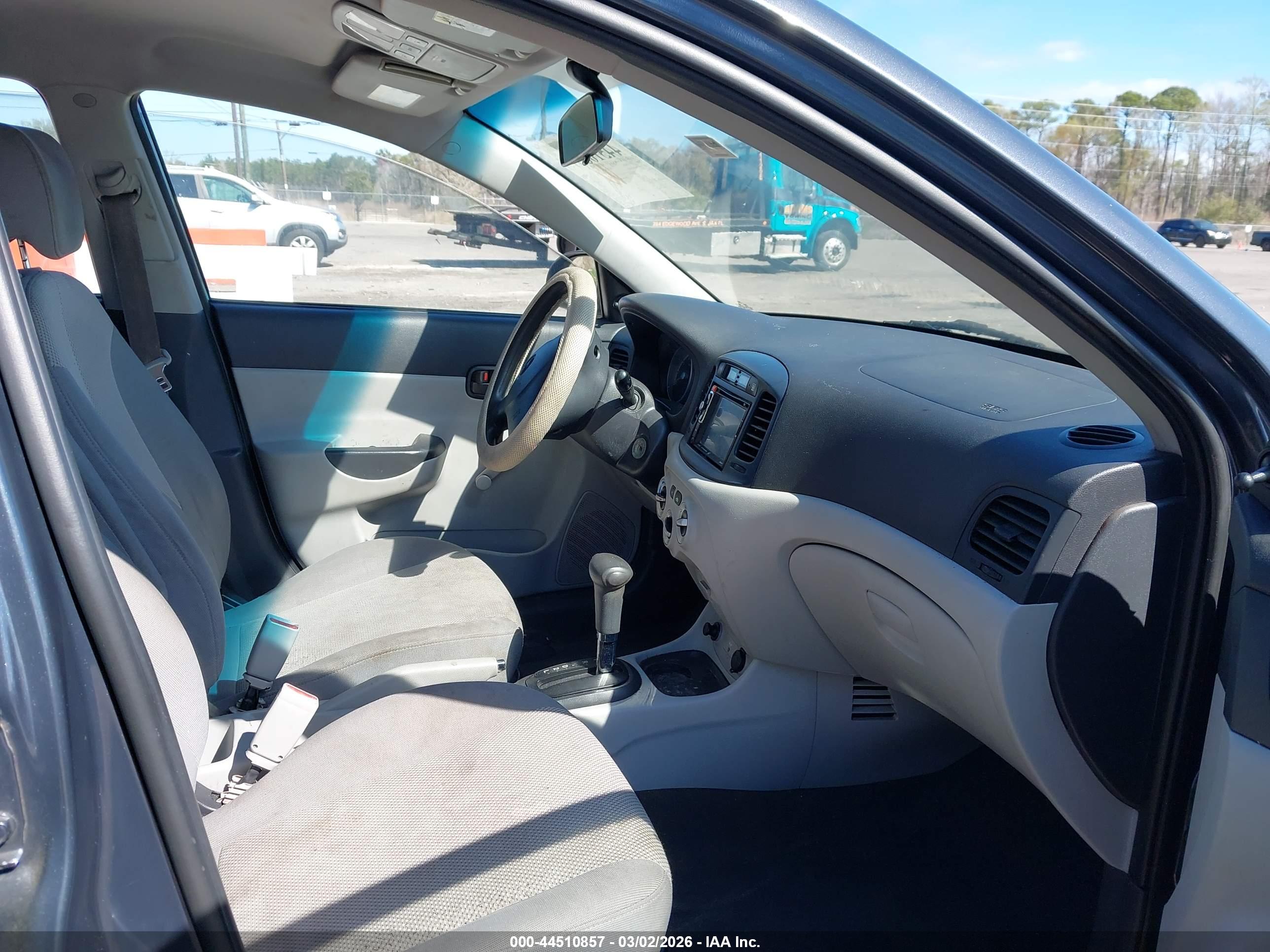 HYUNDAI ACCENT image 5