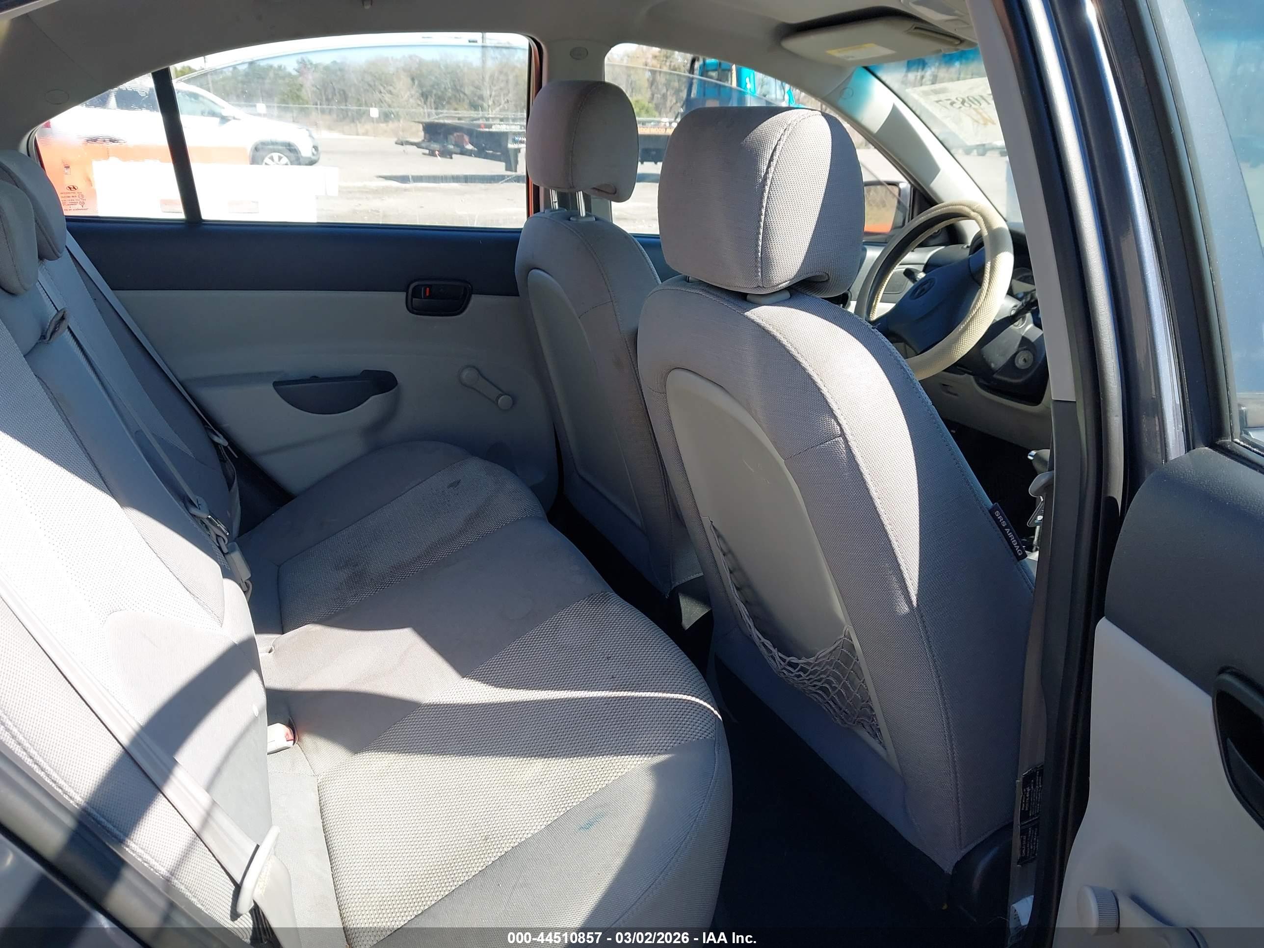 HYUNDAI ACCENT image 8