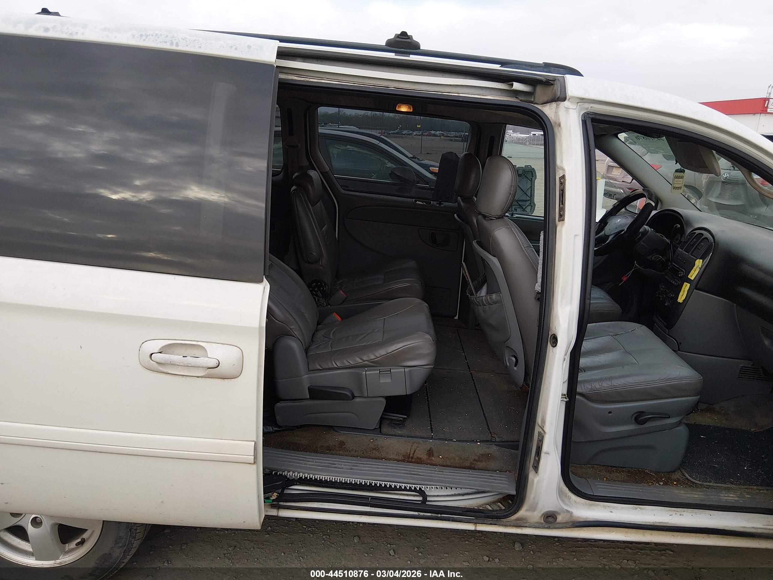 DODGE GRAND image 8