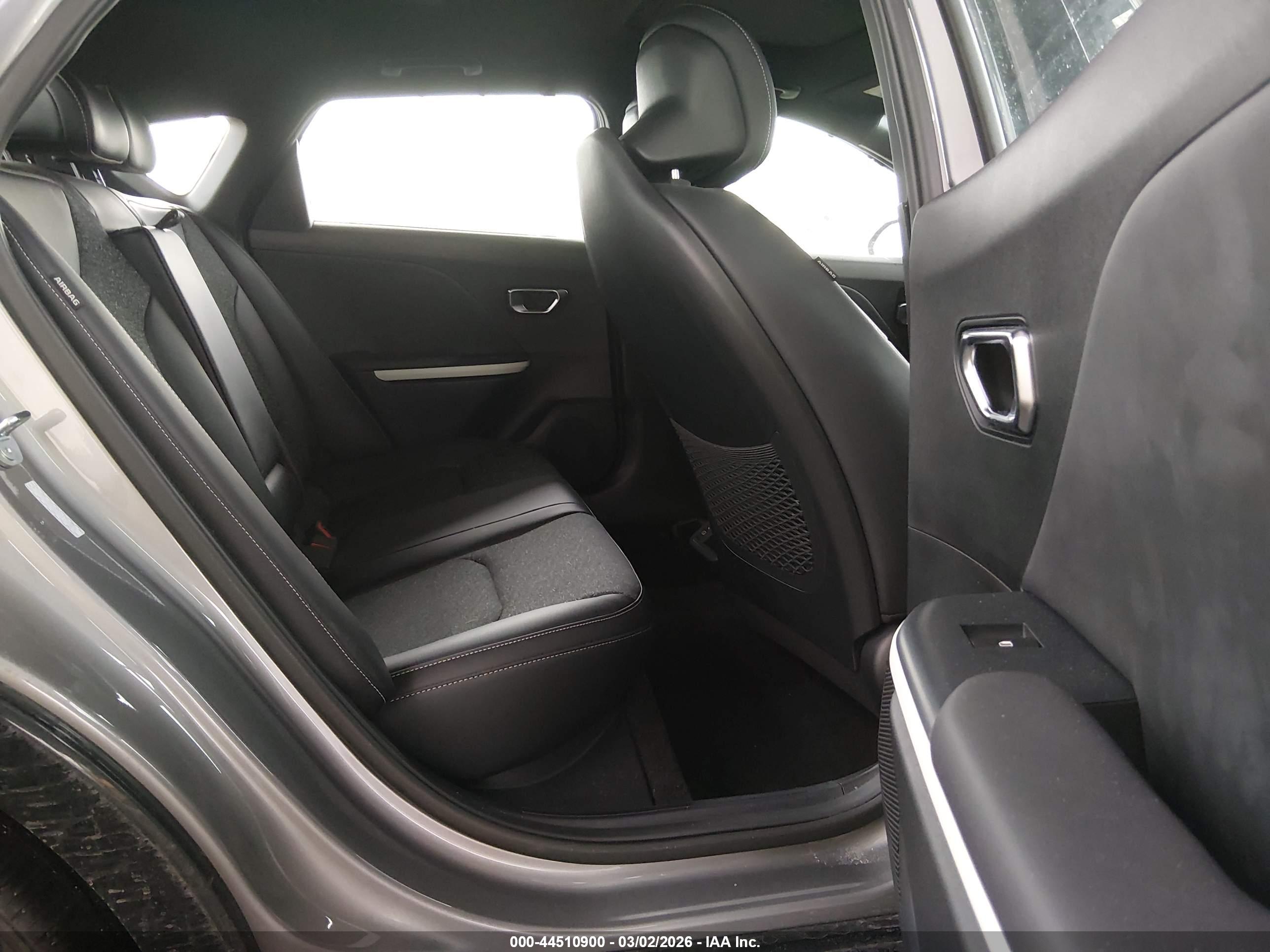 KIA K4 image 8