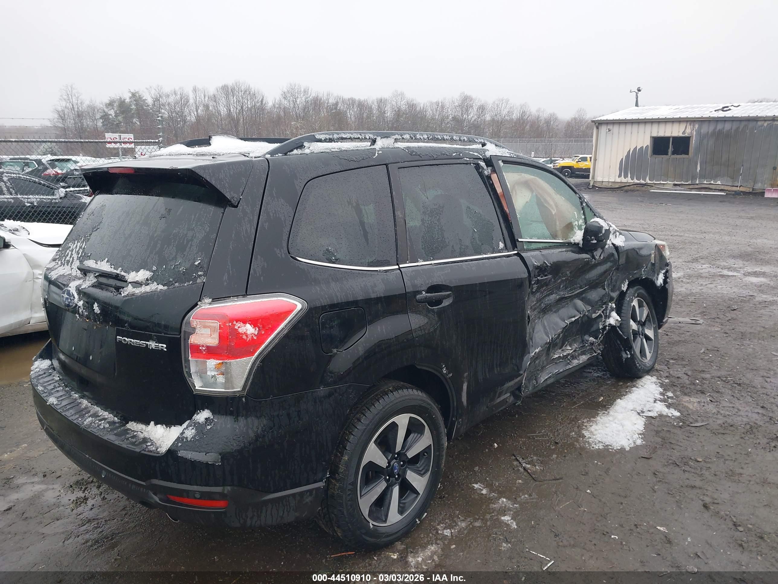 SUBARU FORESTER image 4