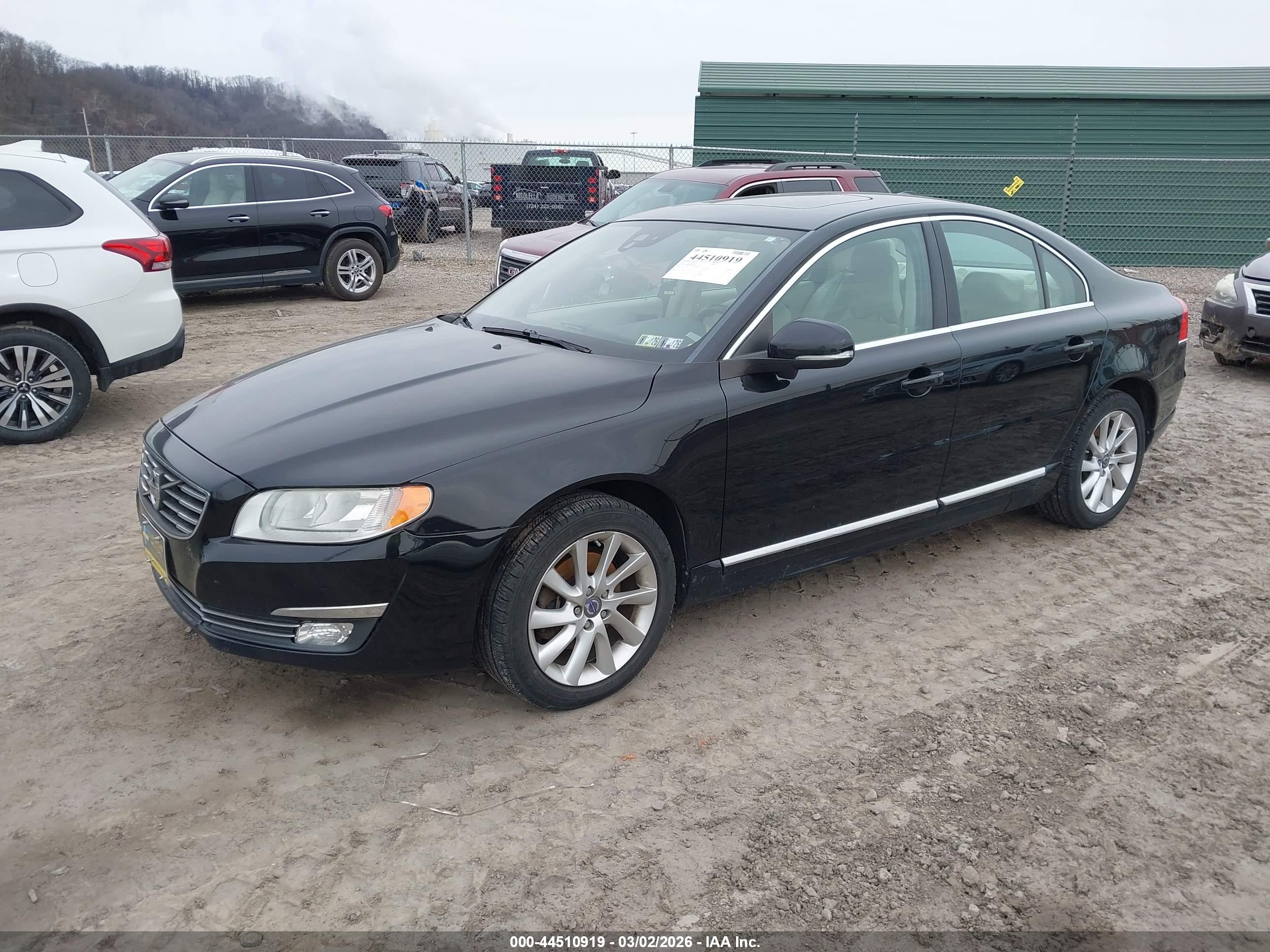 VOLVO S80 image 2