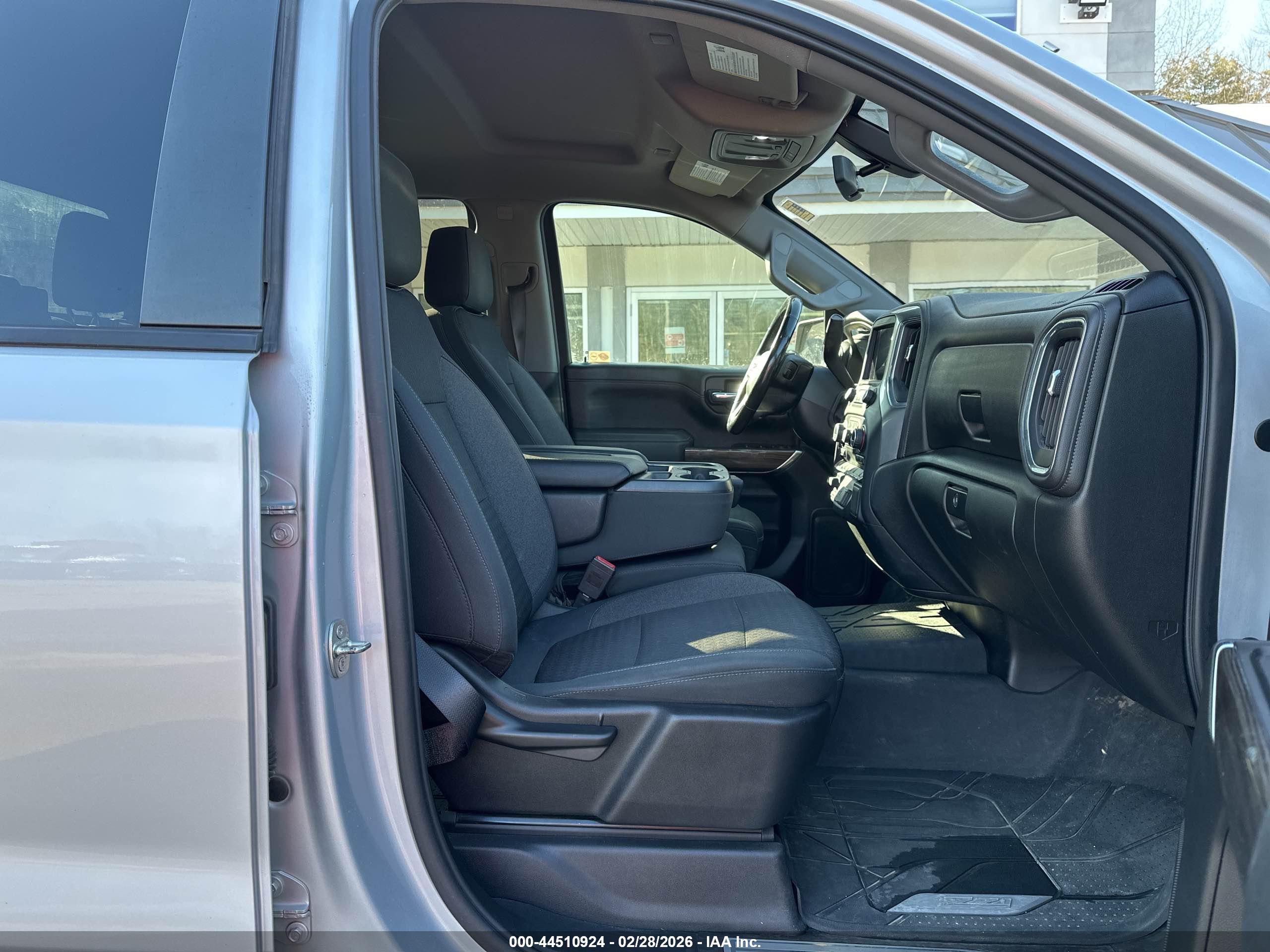 CHEVROLET SILVERADO image 5