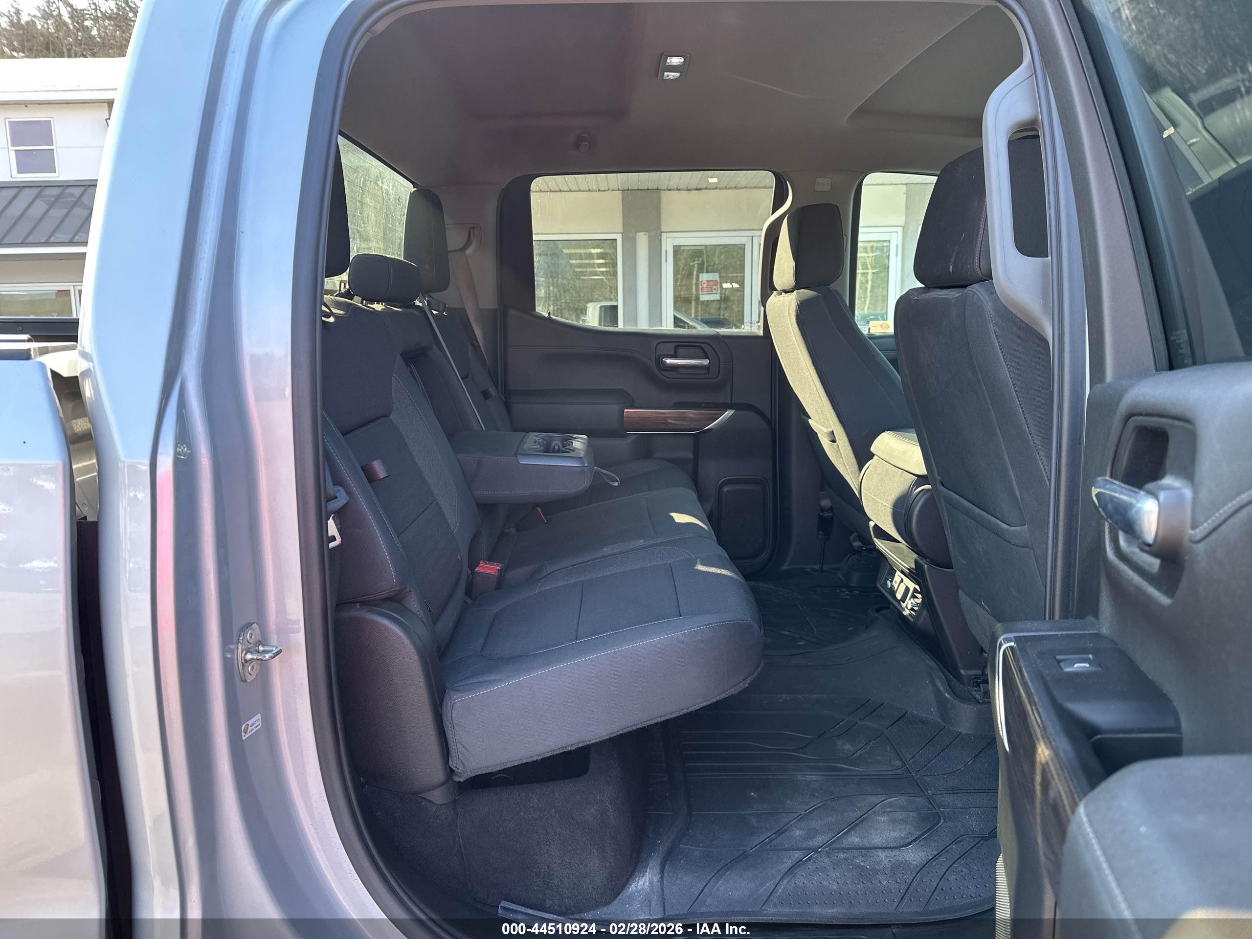 CHEVROLET SILVERADO image 8