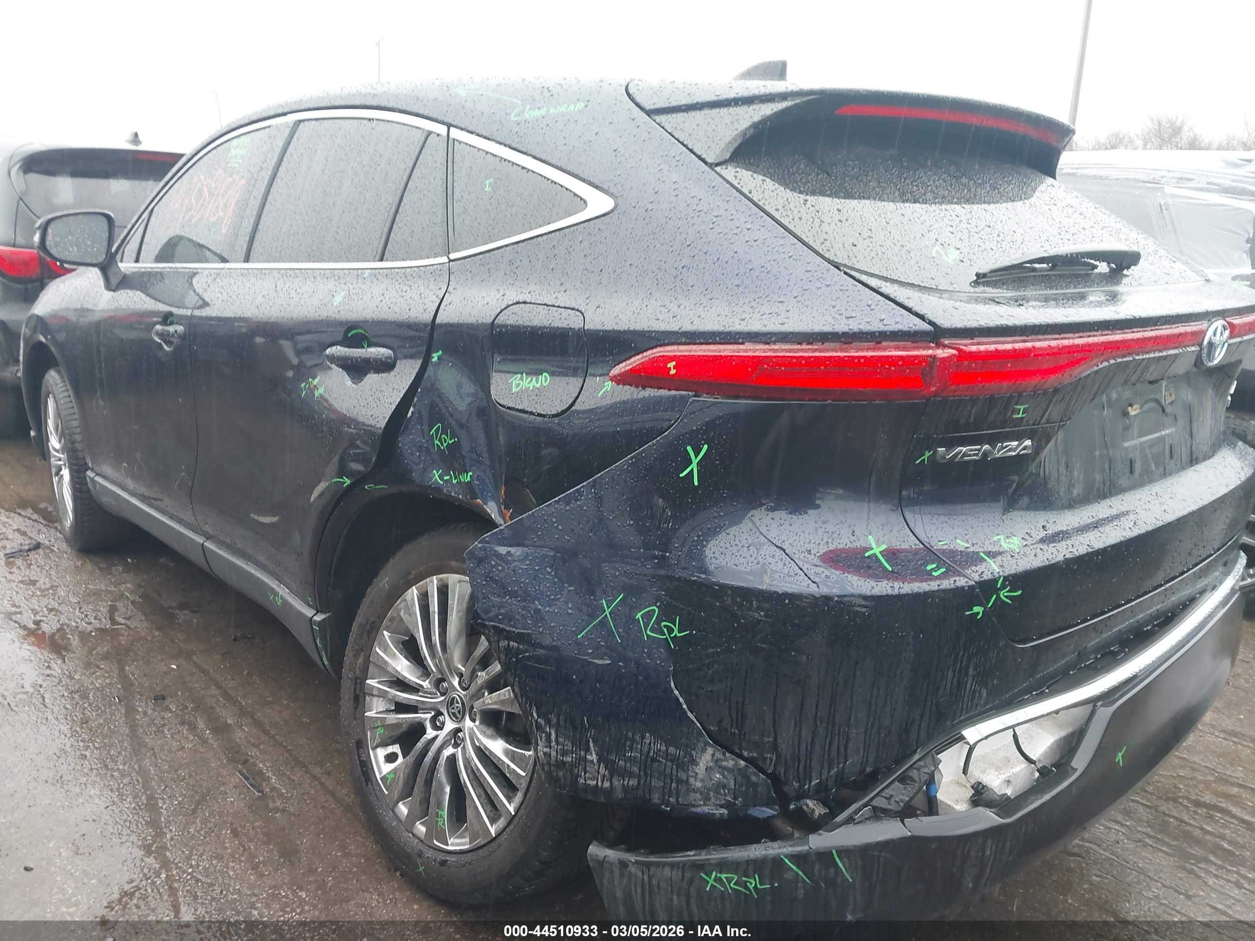 TOYOTA VENZA image 6