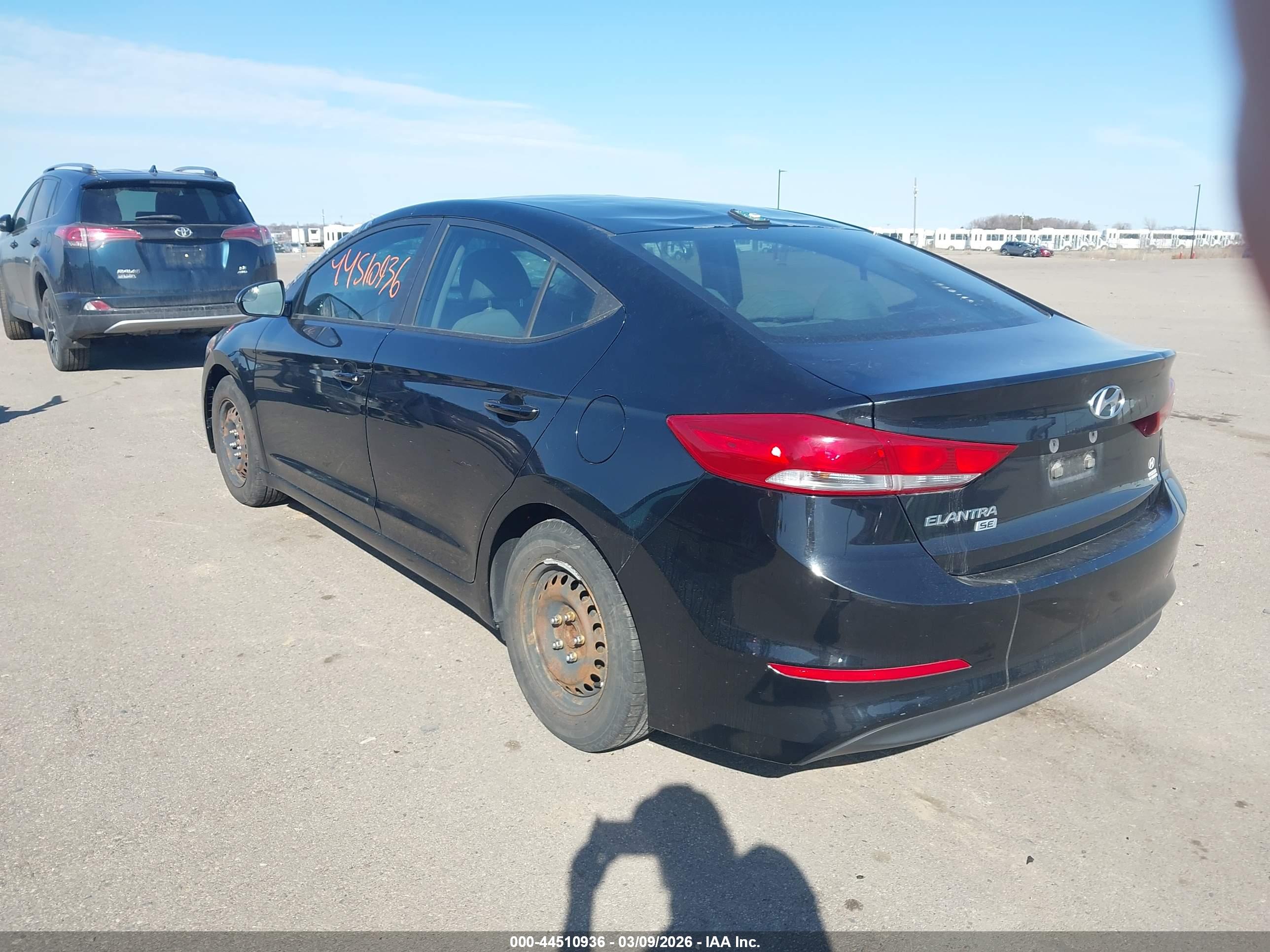 HYUNDAI ELANTRA image 3