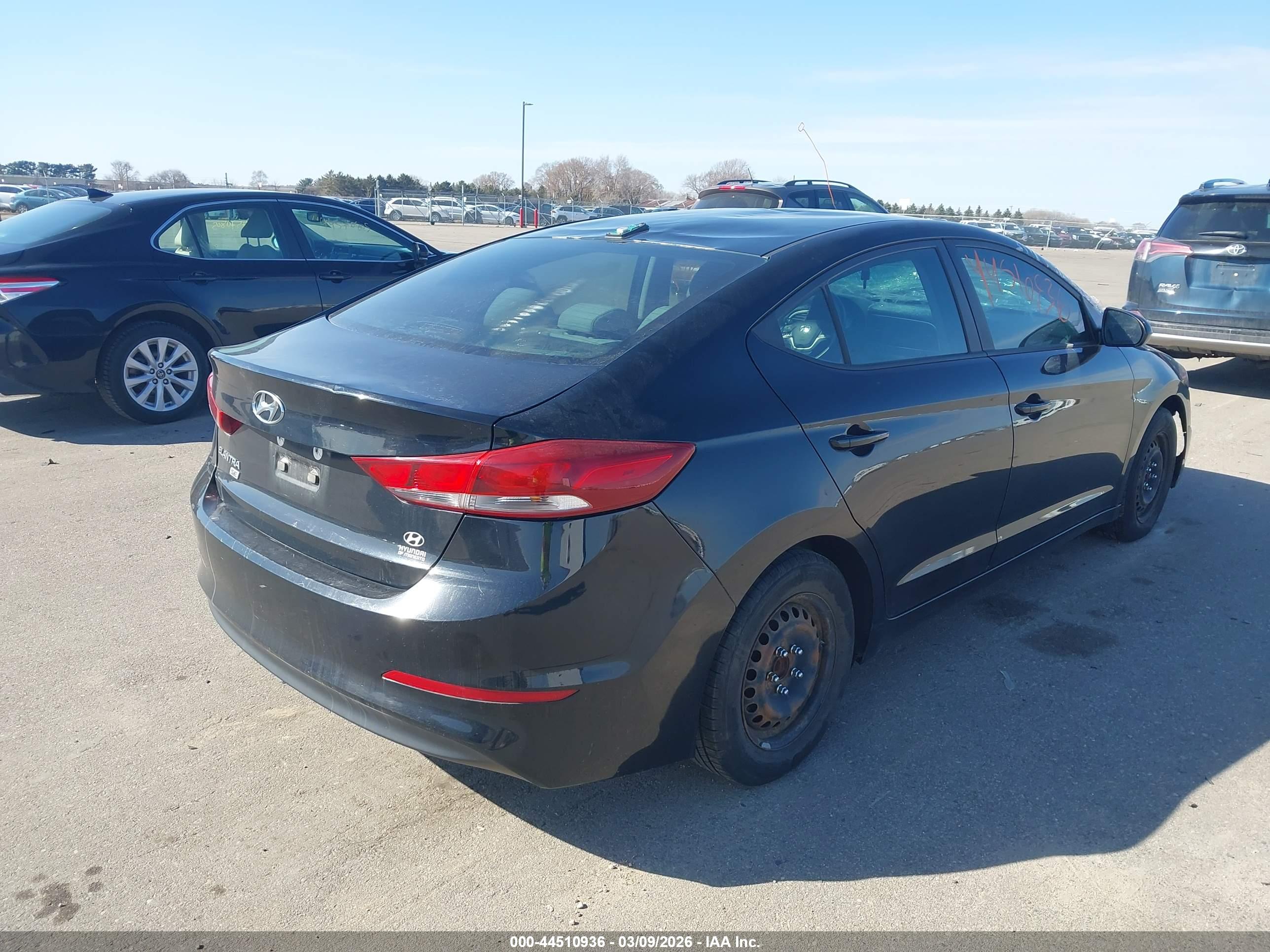 HYUNDAI ELANTRA image 4