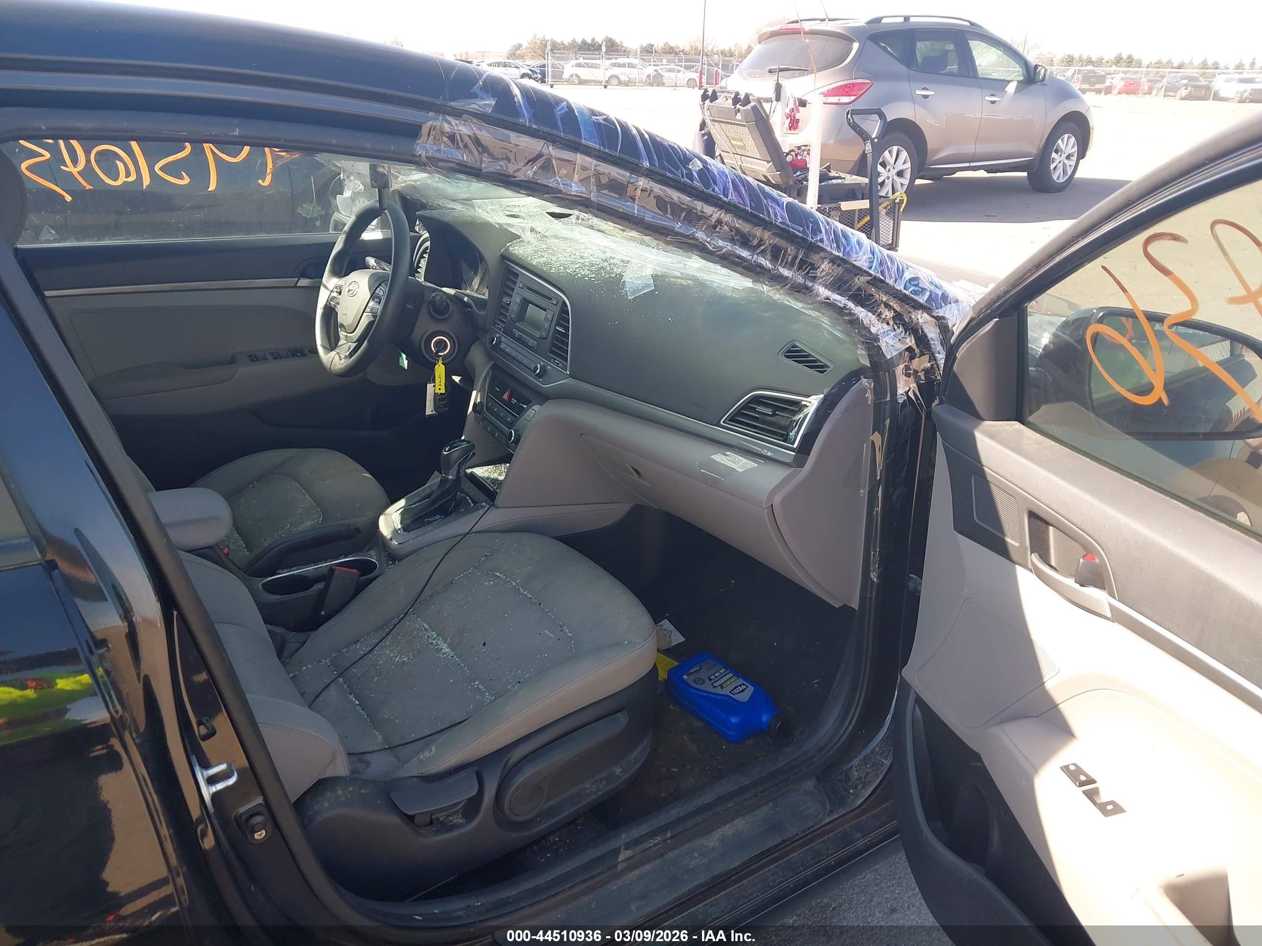 HYUNDAI ELANTRA image 5