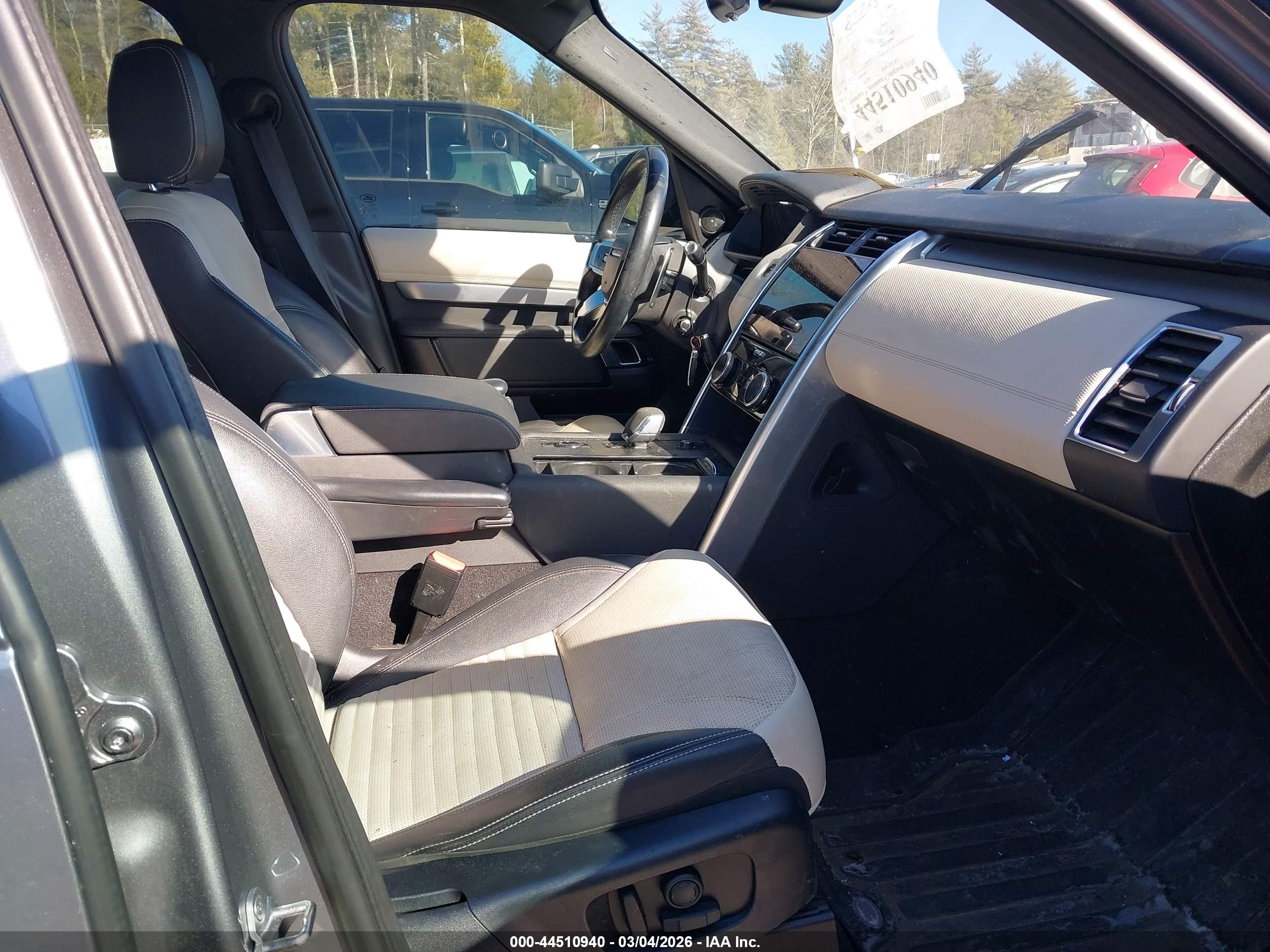 LAND ROVER image 5