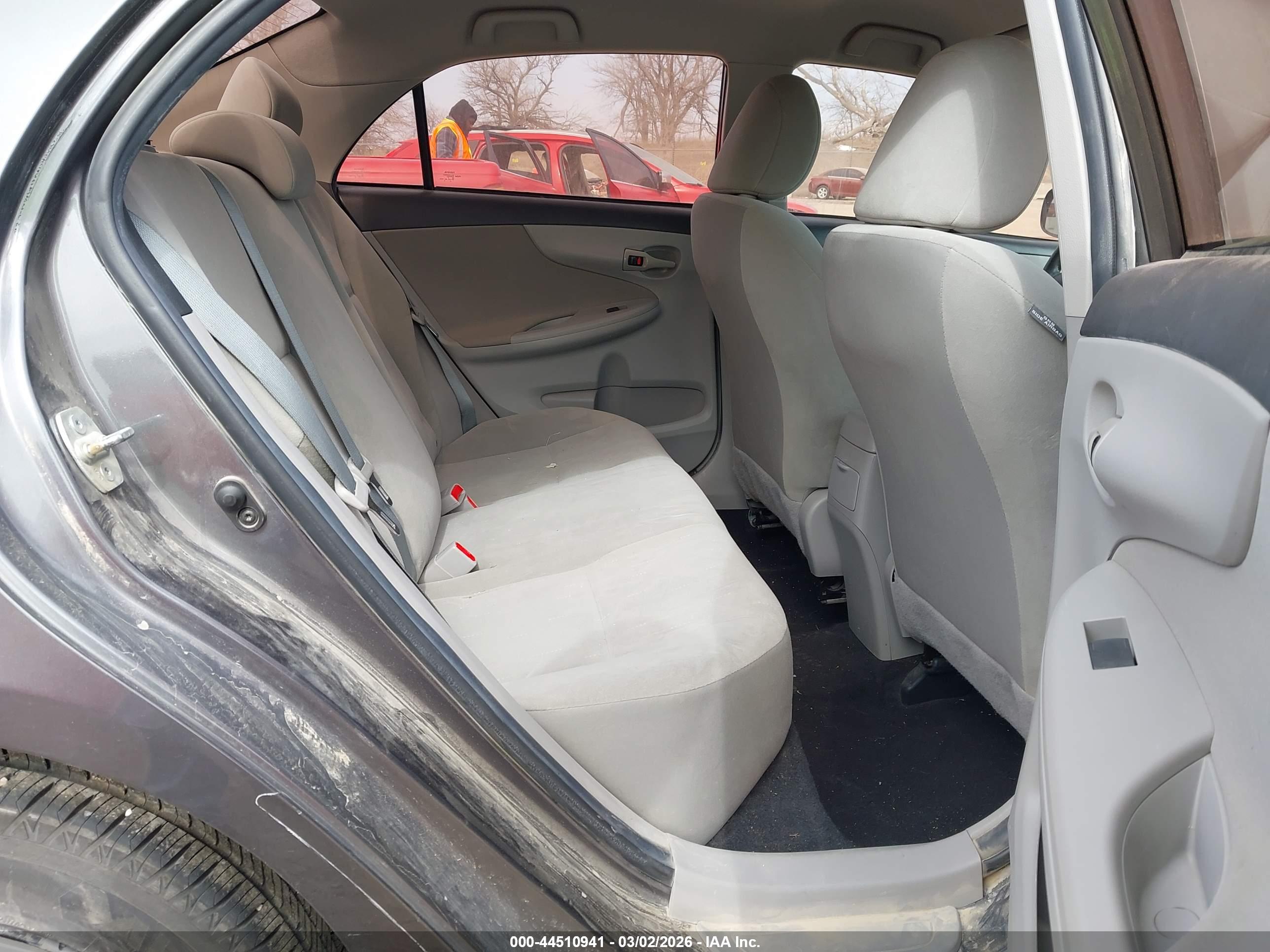 TOYOTA COROLLA image 8