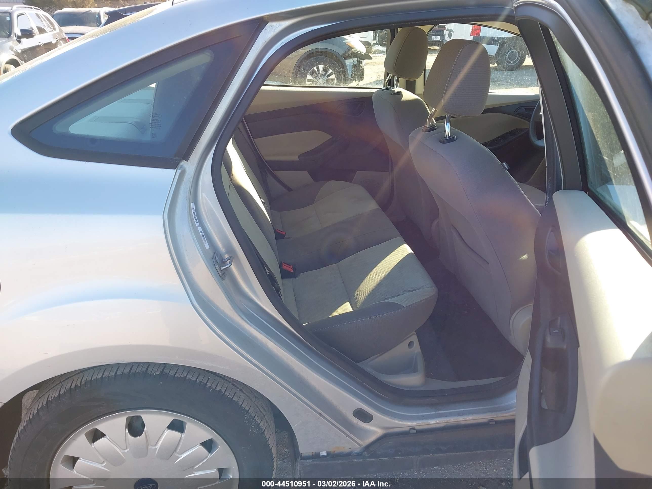 FORD FOCUS image 8