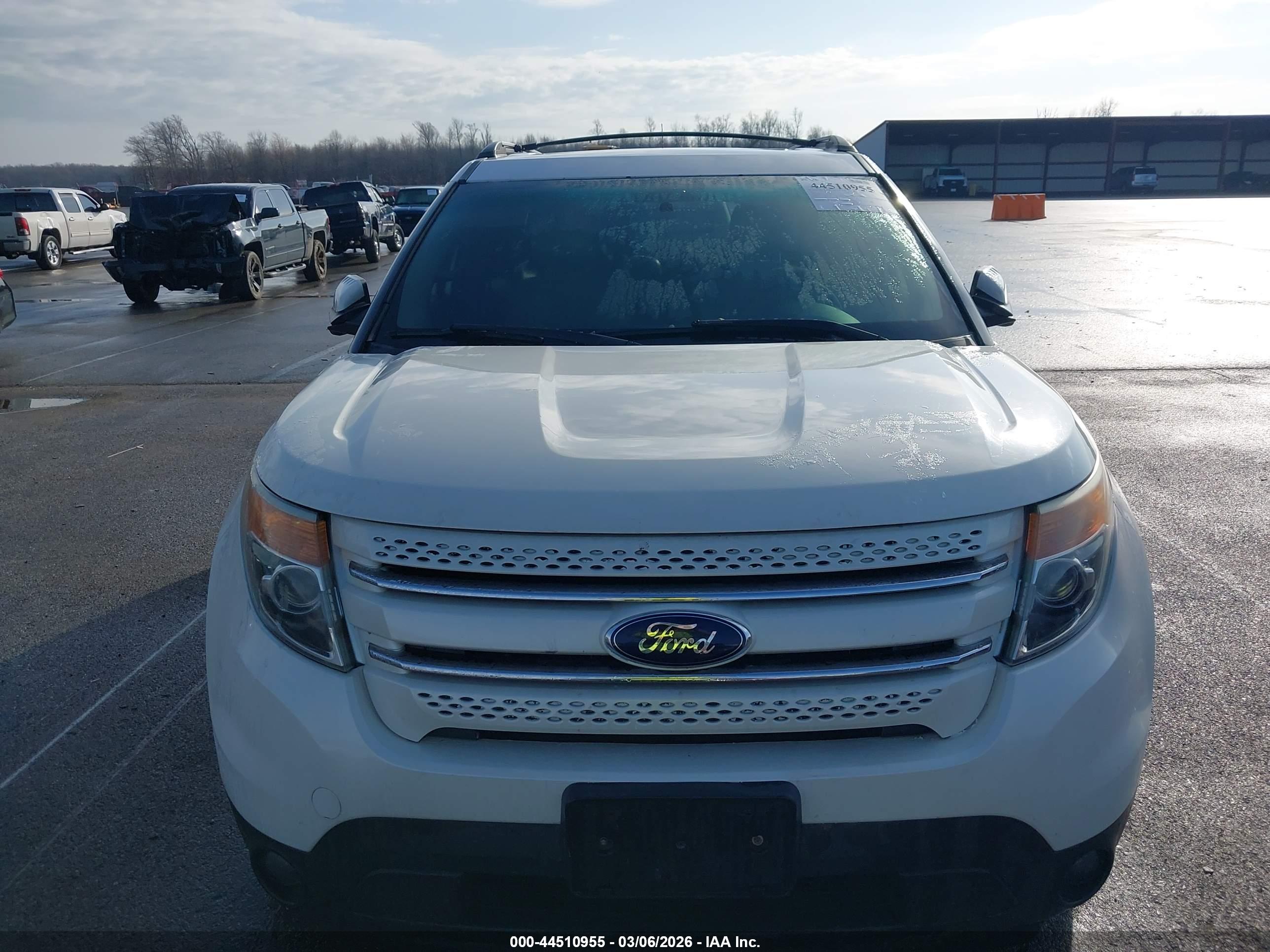 FORD EXPLORER image 6
