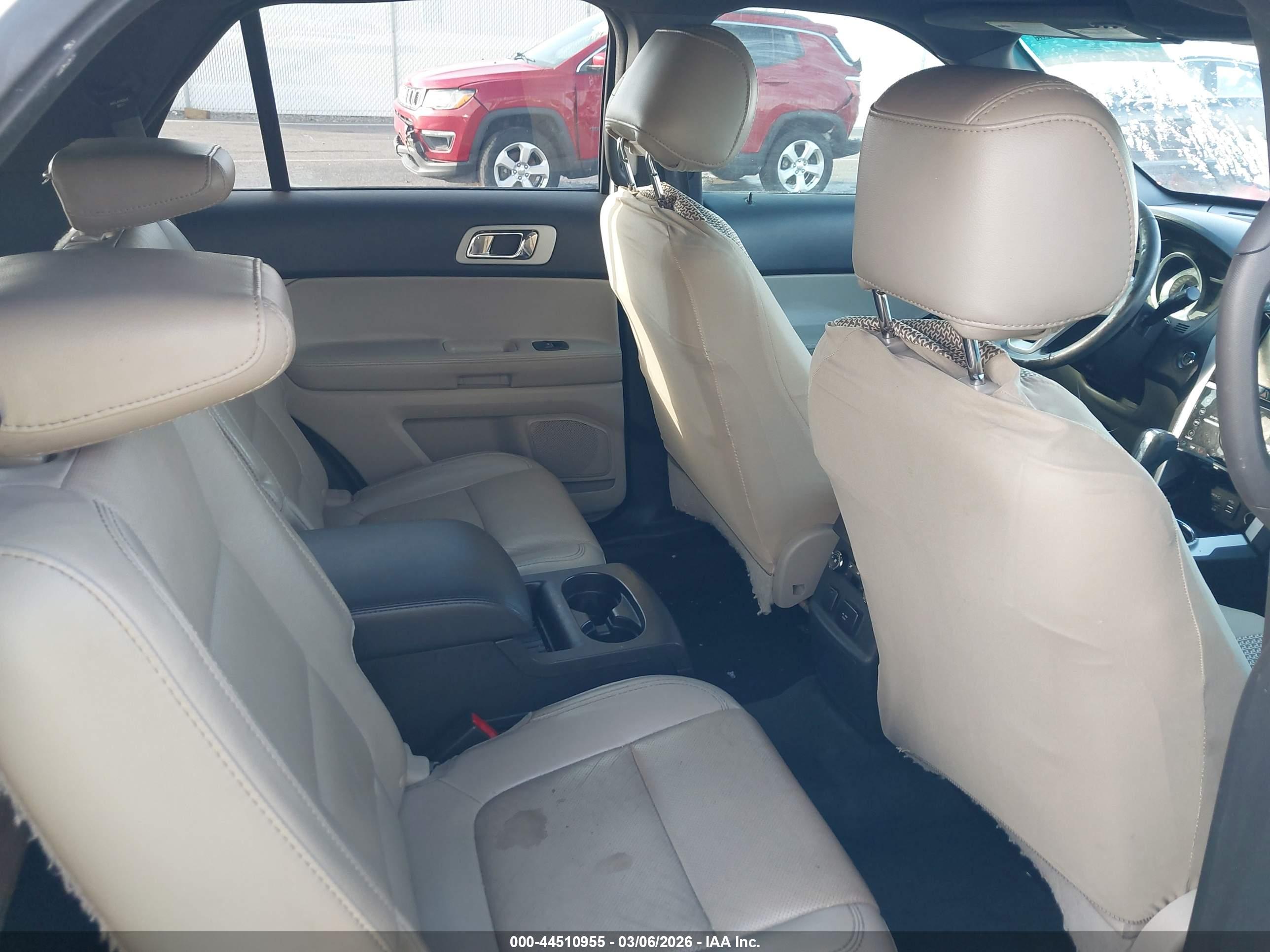 FORD EXPLORER image 8
