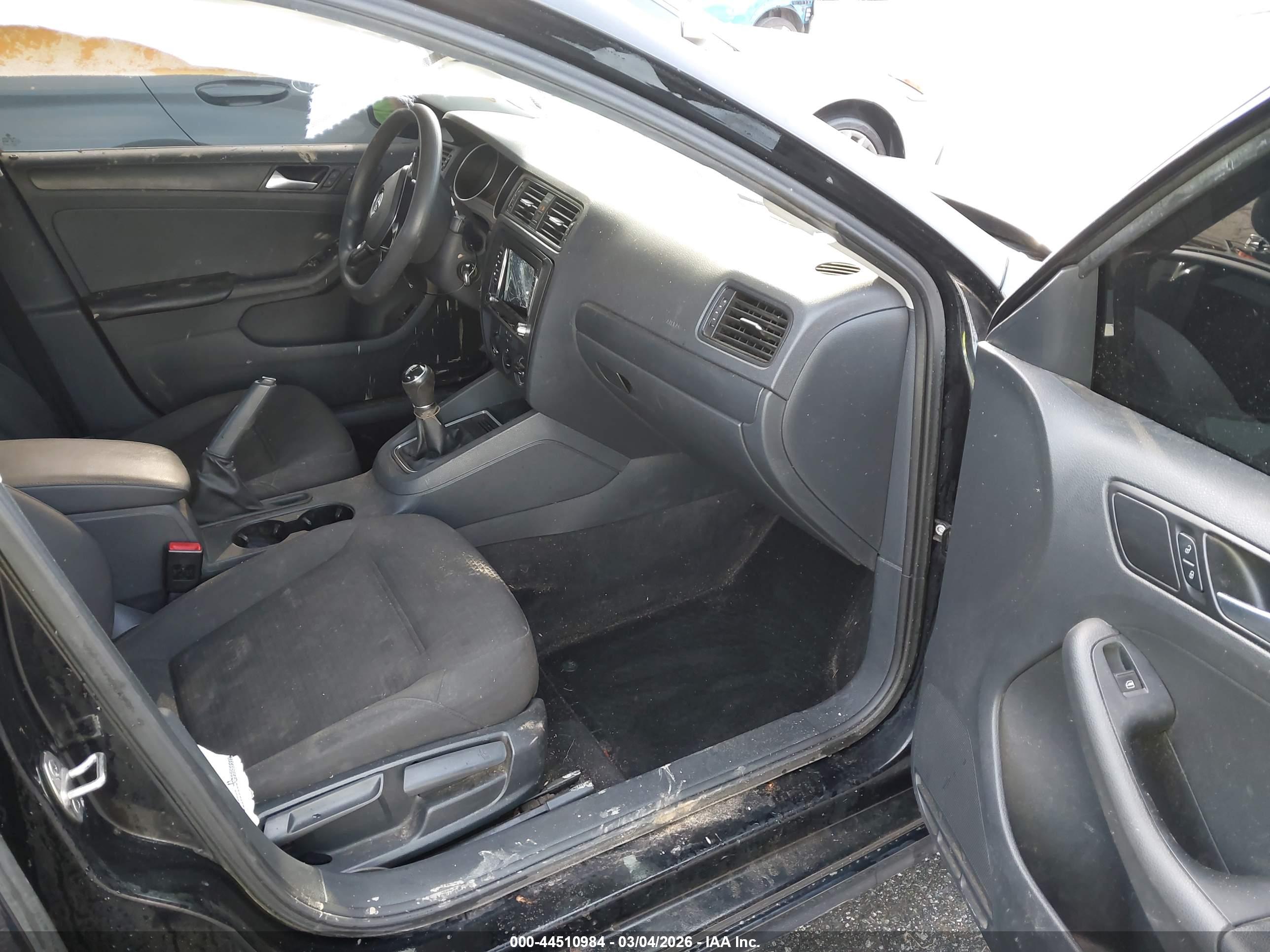 VOLKSWAGEN JETTA image 5
